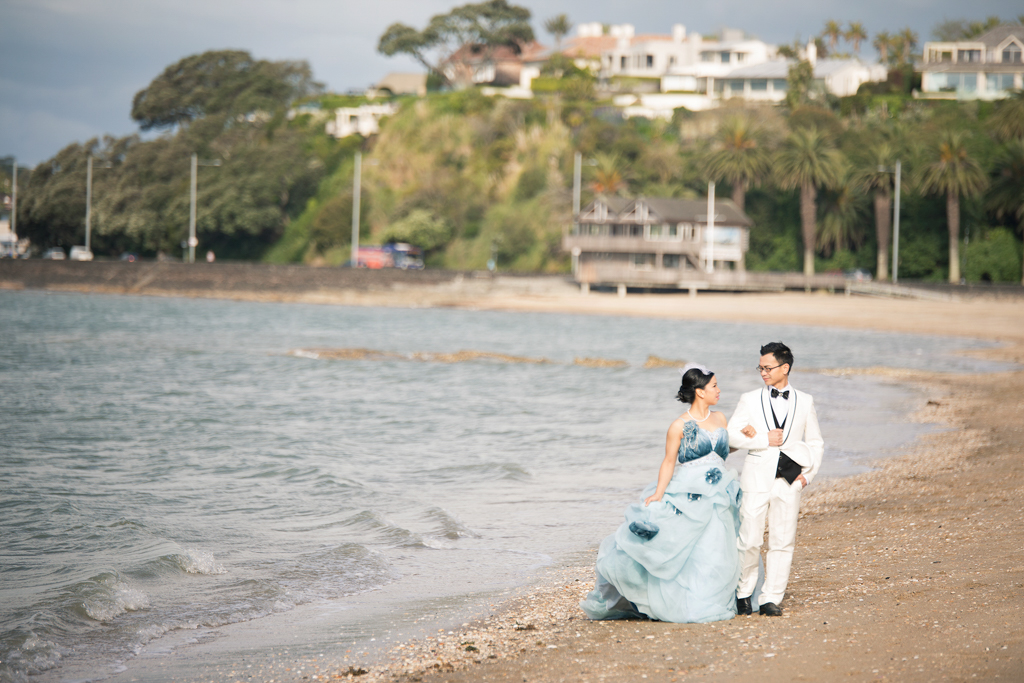 auckland-wedding-beach-couple