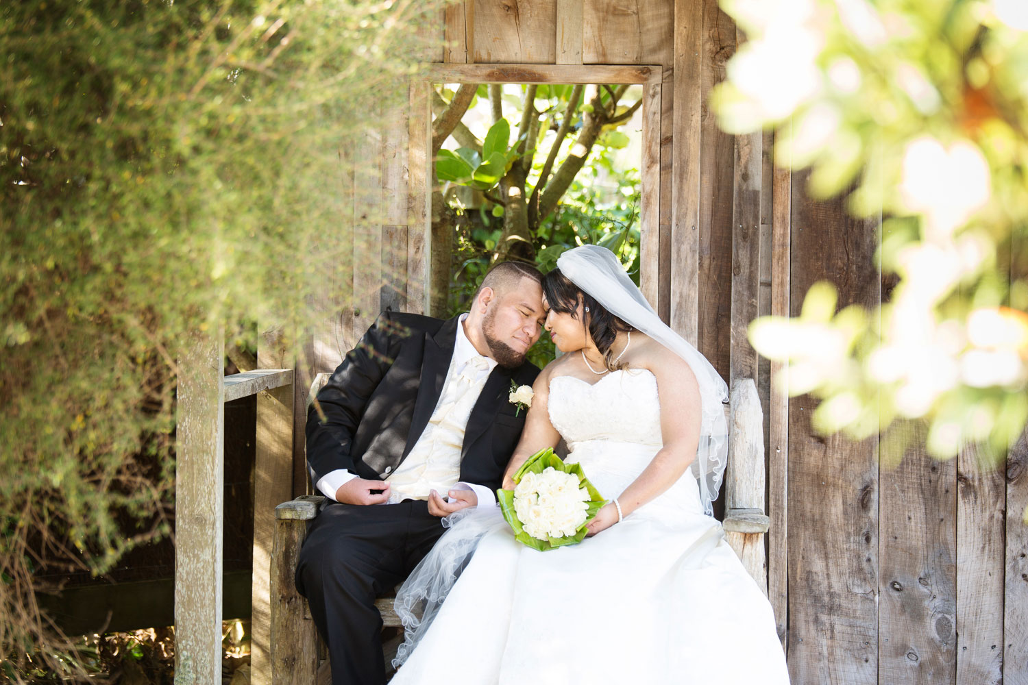 auckland botanic gardens wedding couple embrace