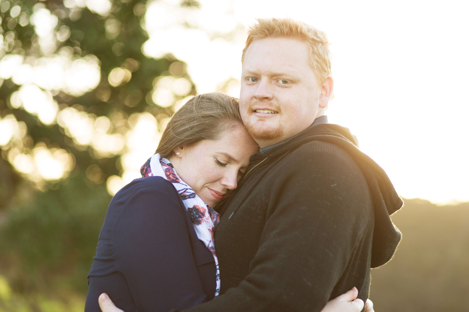 auckland engagement photo couple embrace
