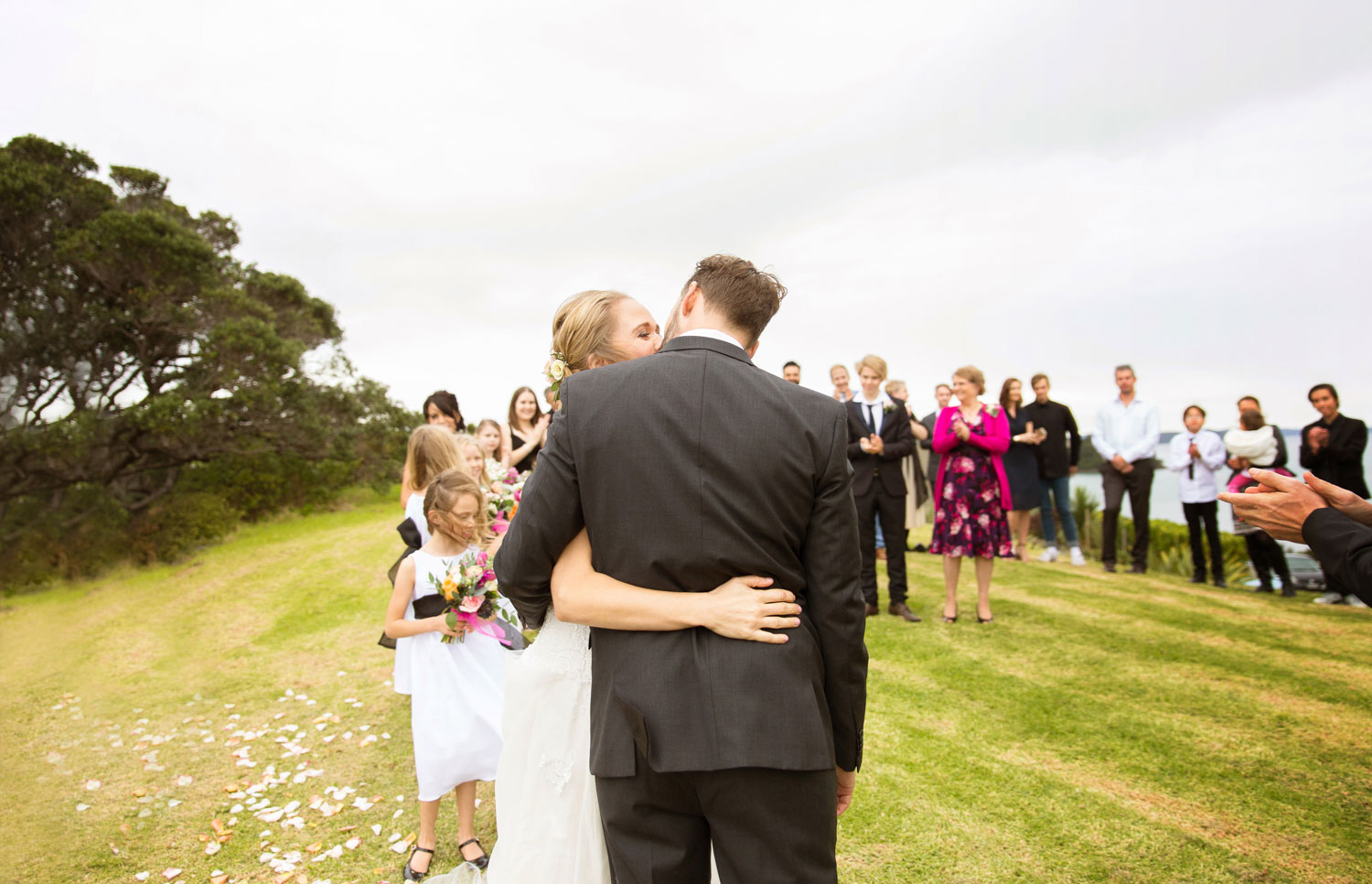 bay of islands wedding bride and groom kiss