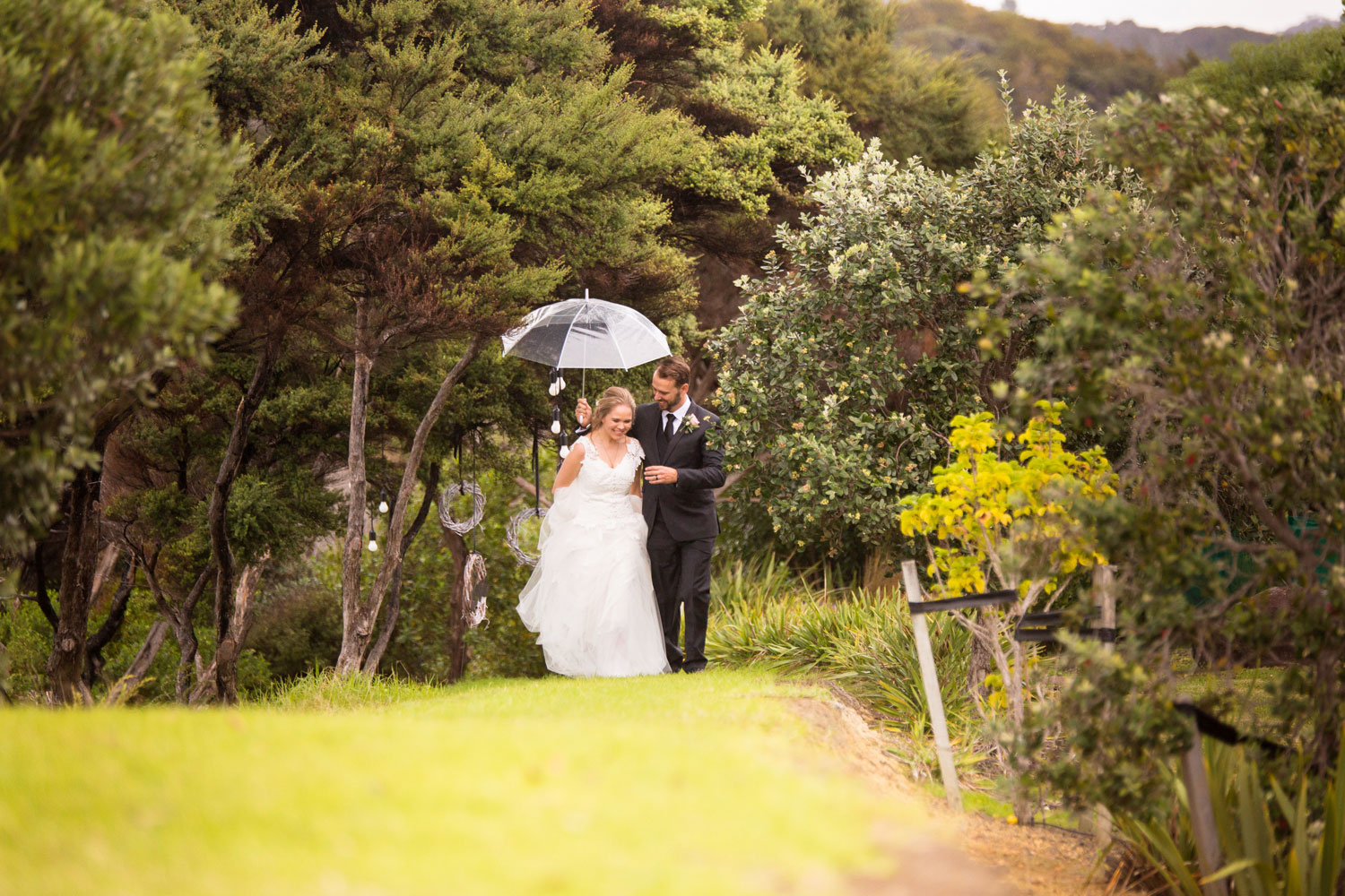 bay of islands wedding couple portrait in the rain