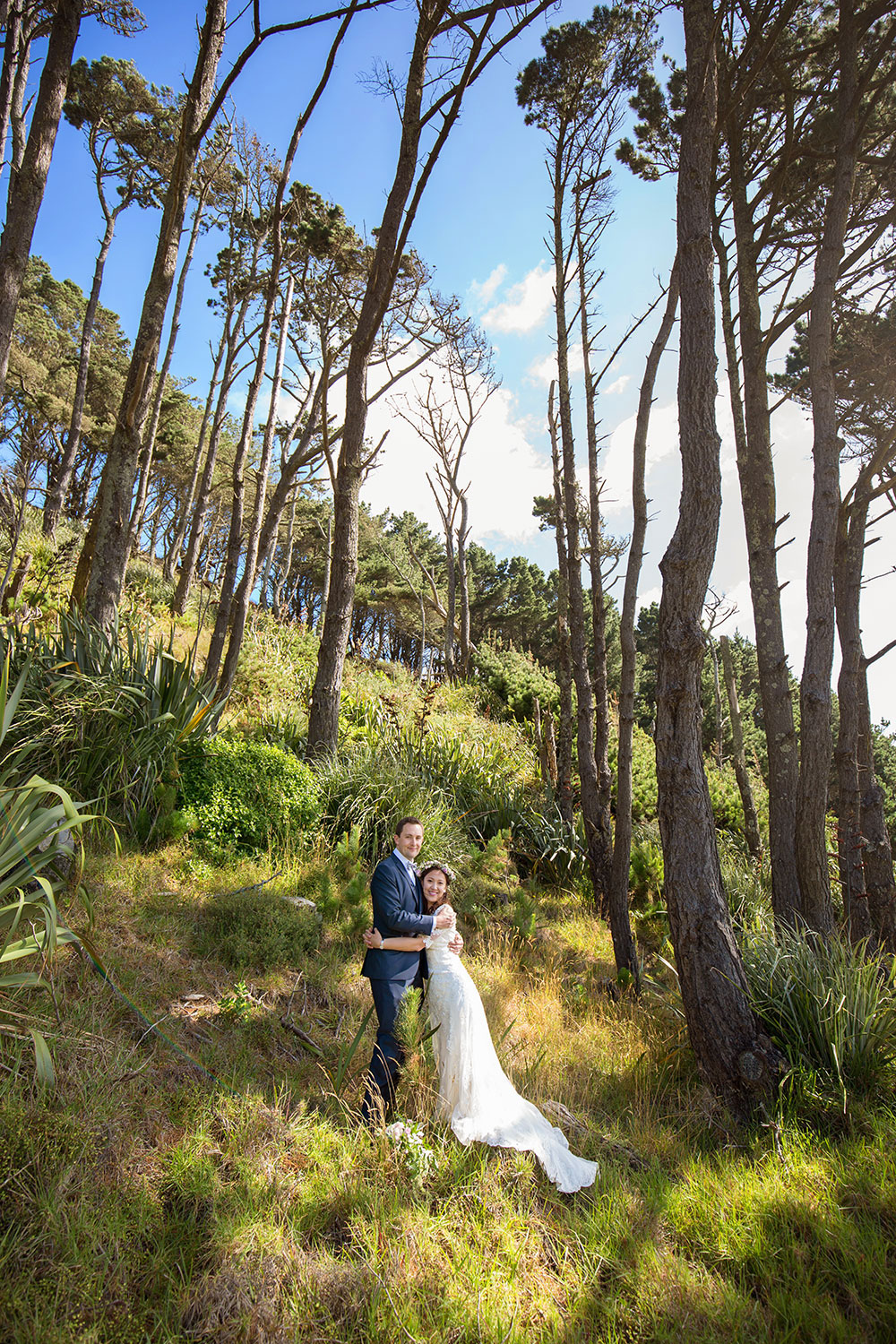 auckland castaways resort wedding couple photos by the trees