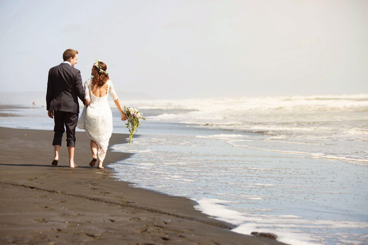 auckland castaways resort wedding couple walking on the beach