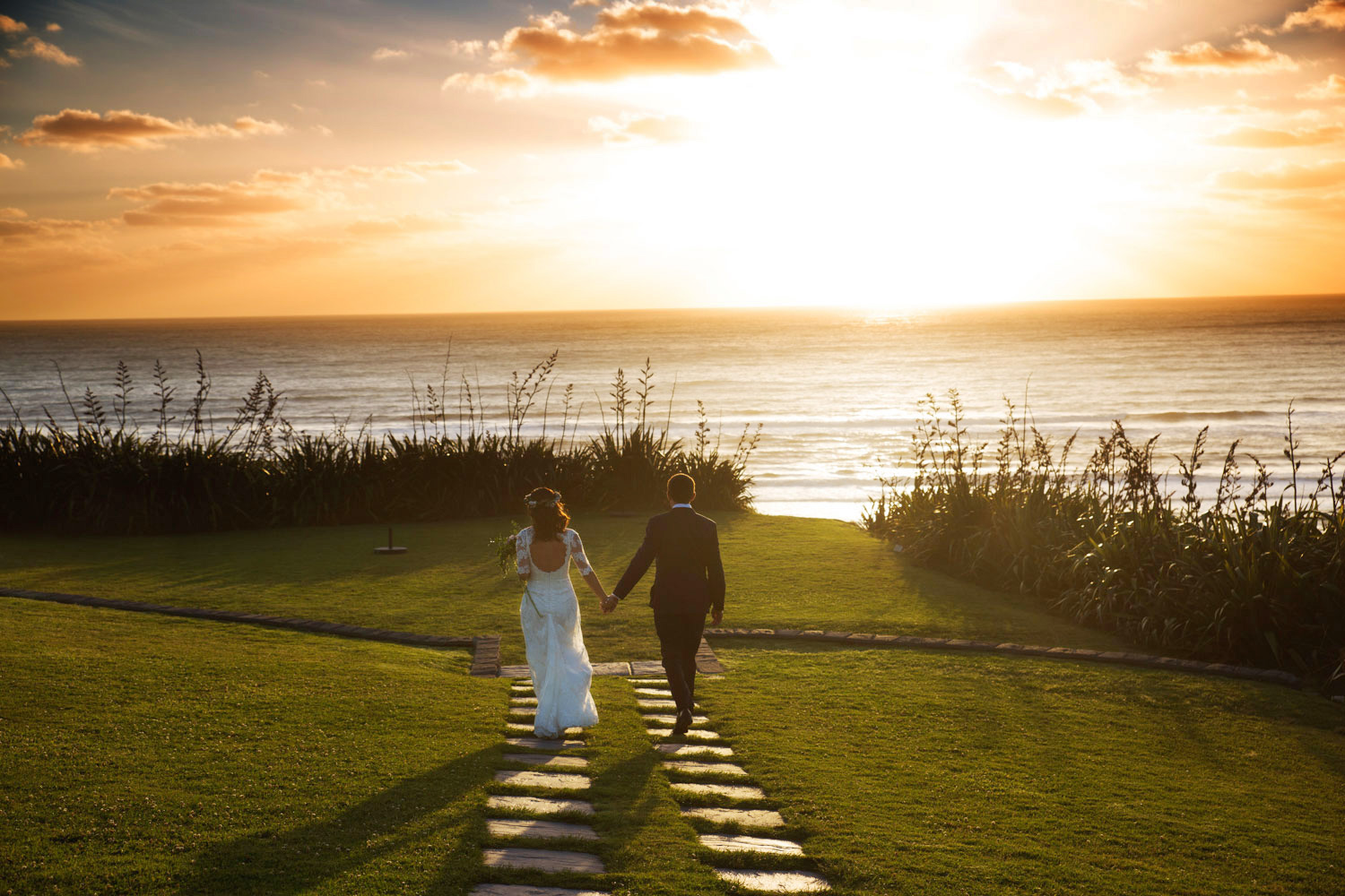 auckland castaways resort wedding sunset couple photo