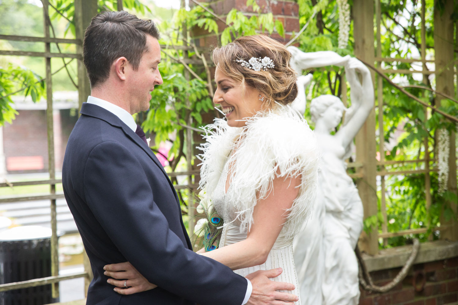 bride and groom first look auckland domain