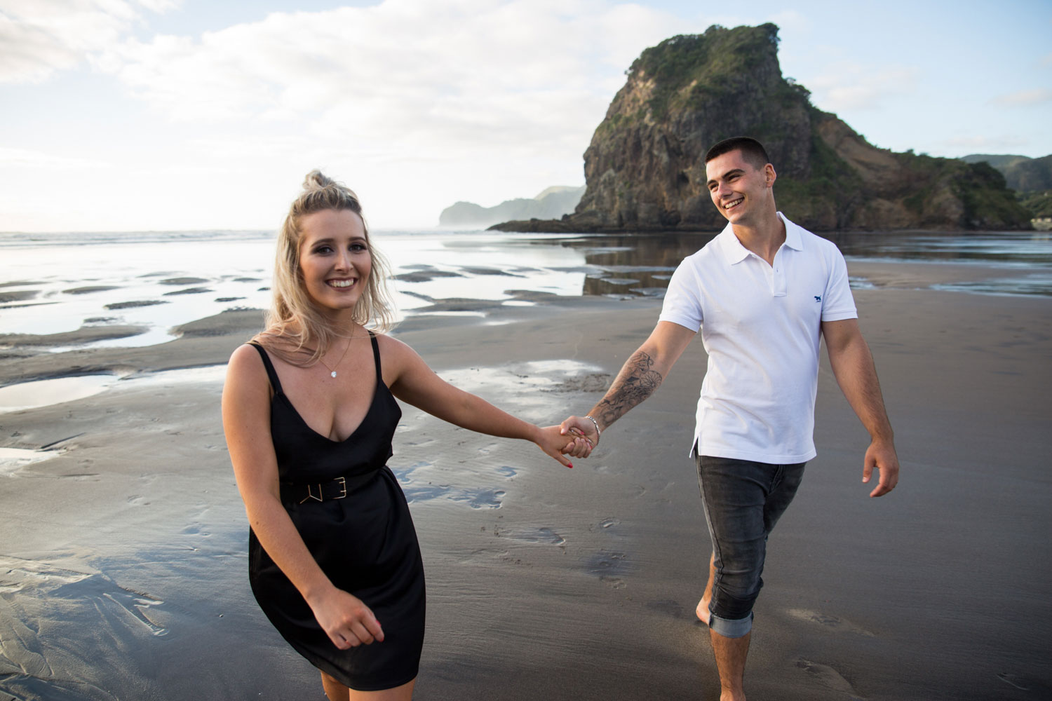 couple holding hands piha