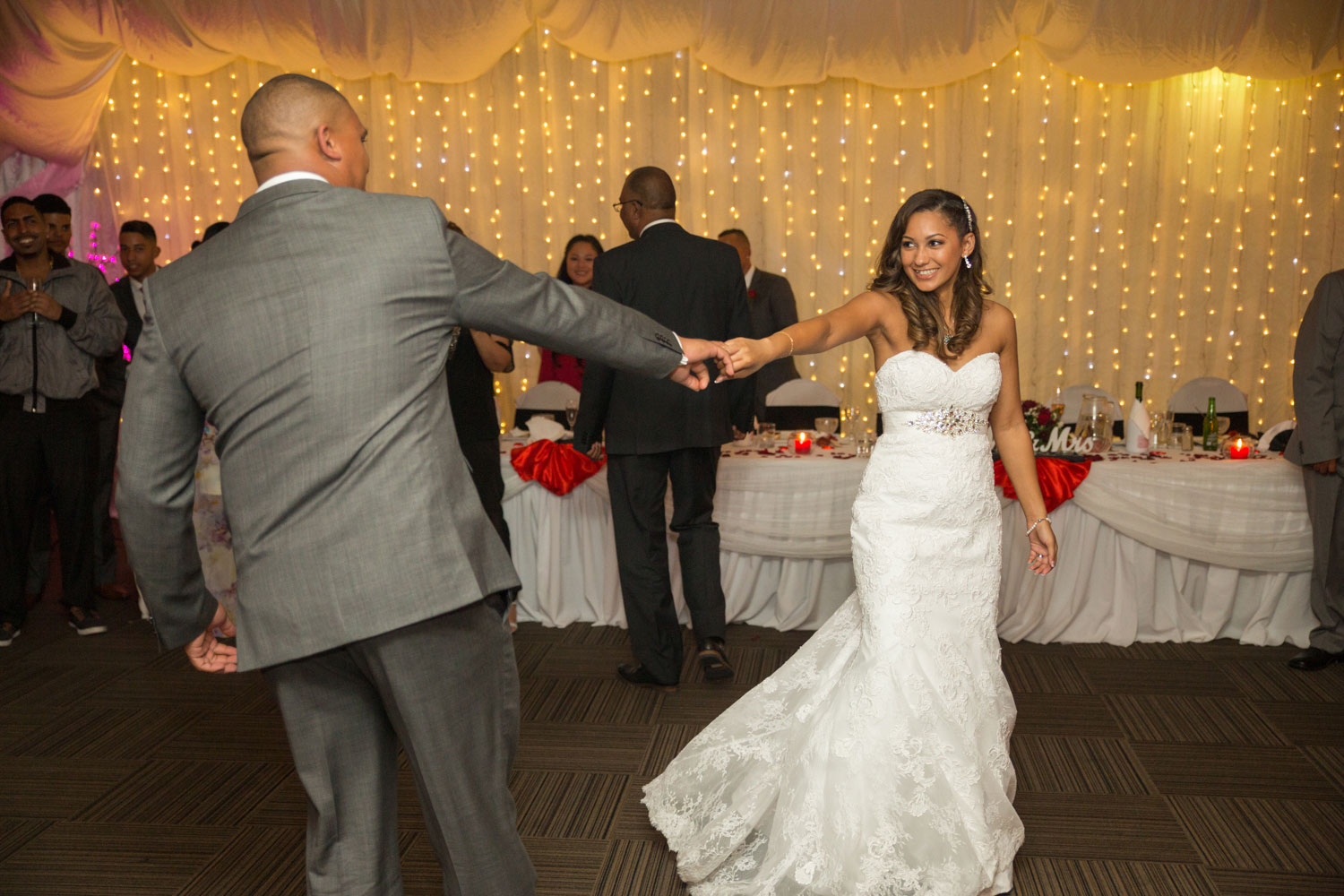 auckland wedding couple first dance