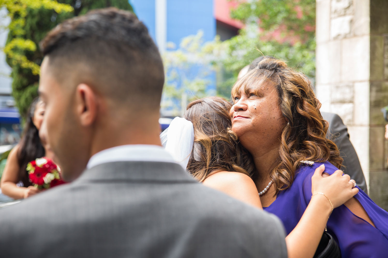 auckland wedding mother of the bride embrace