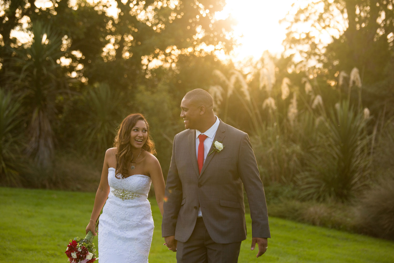 auckland botanic gardens wedding couple walking