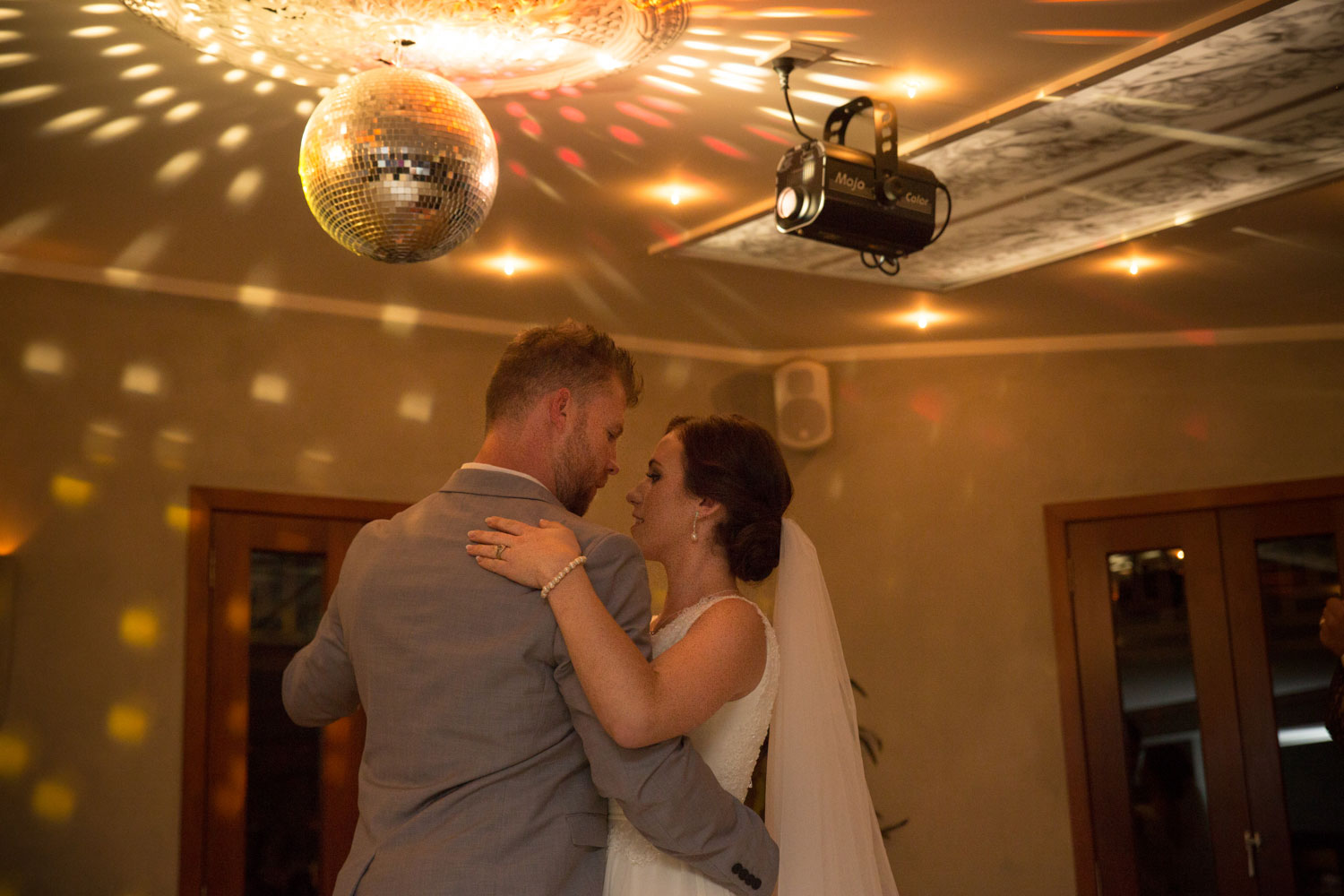 cassels auckland wedding couple first dance