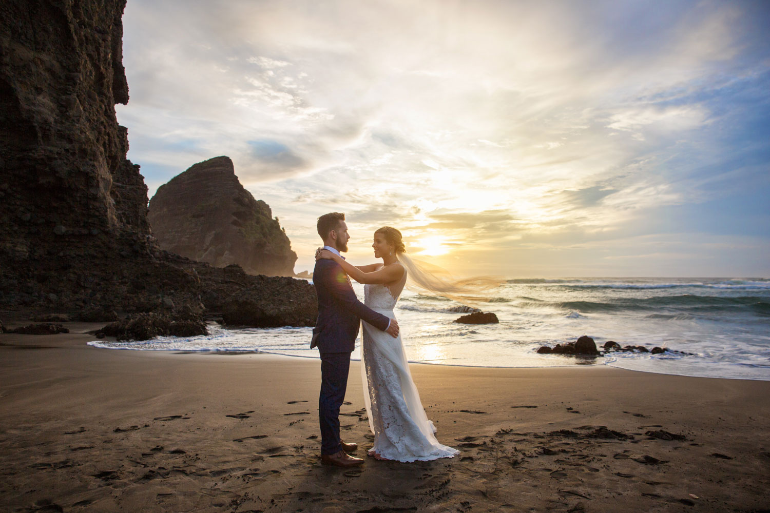 auckland wedding couple photo with sunset