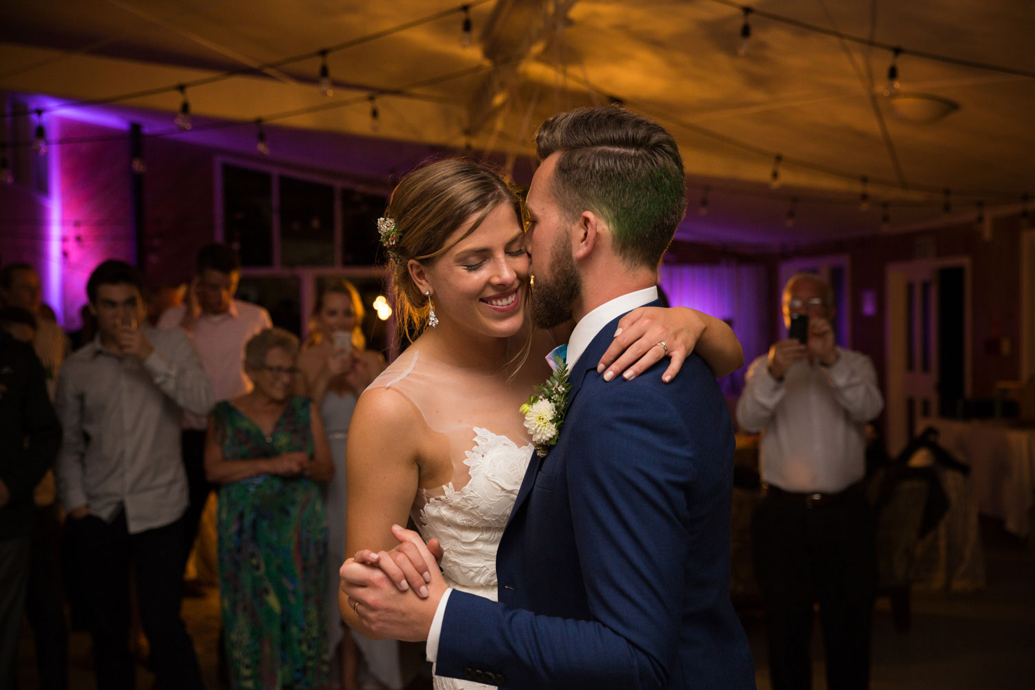 auckland wedding couple first dance