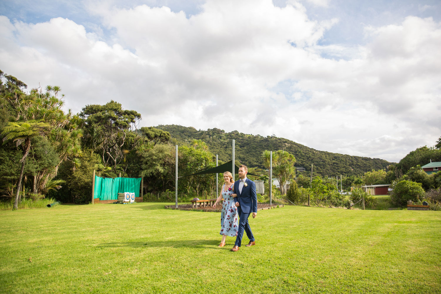 auckland wedding groom arrives at ceremony venue