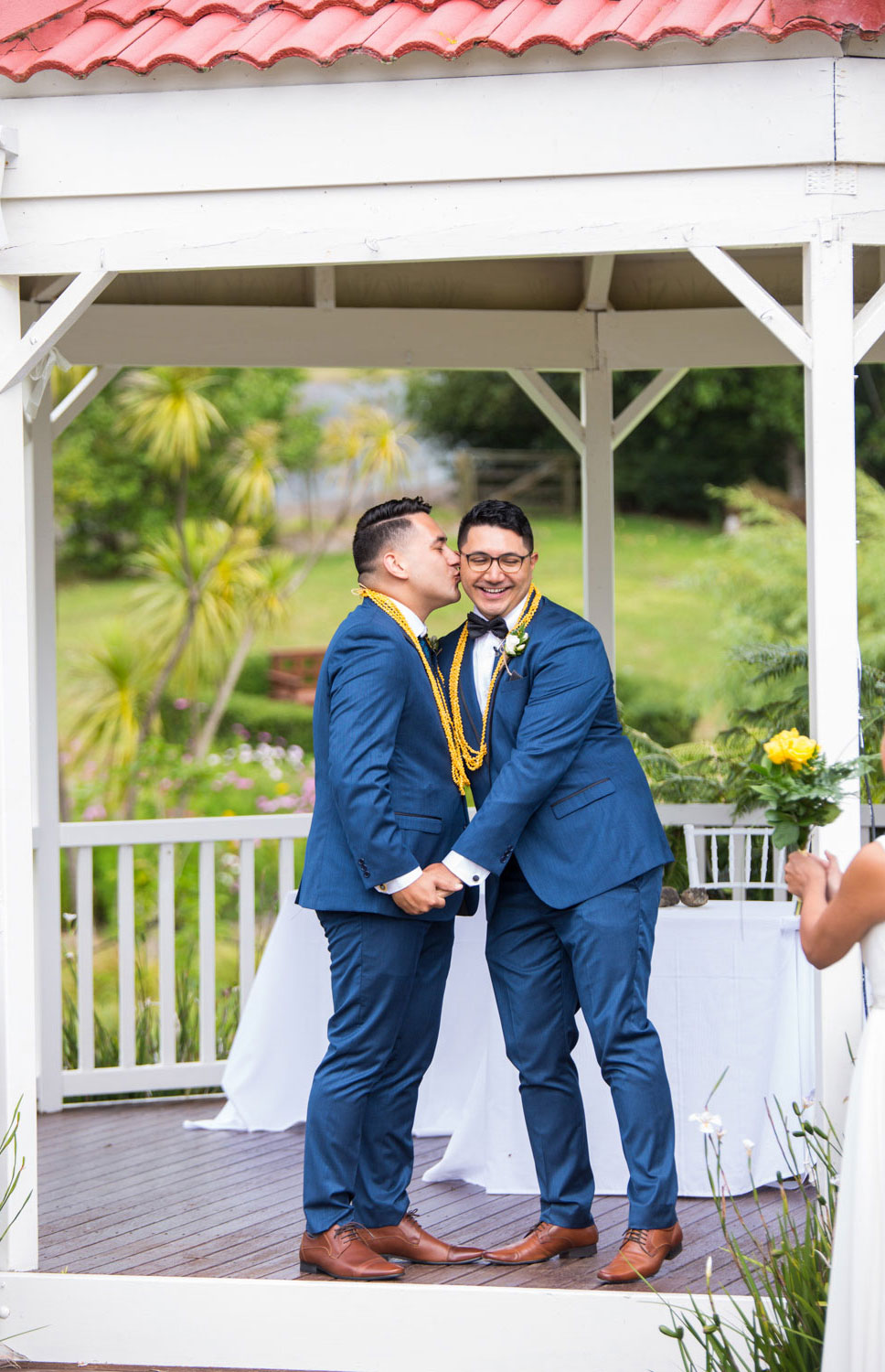 gracehill auckland wedding couple kiss