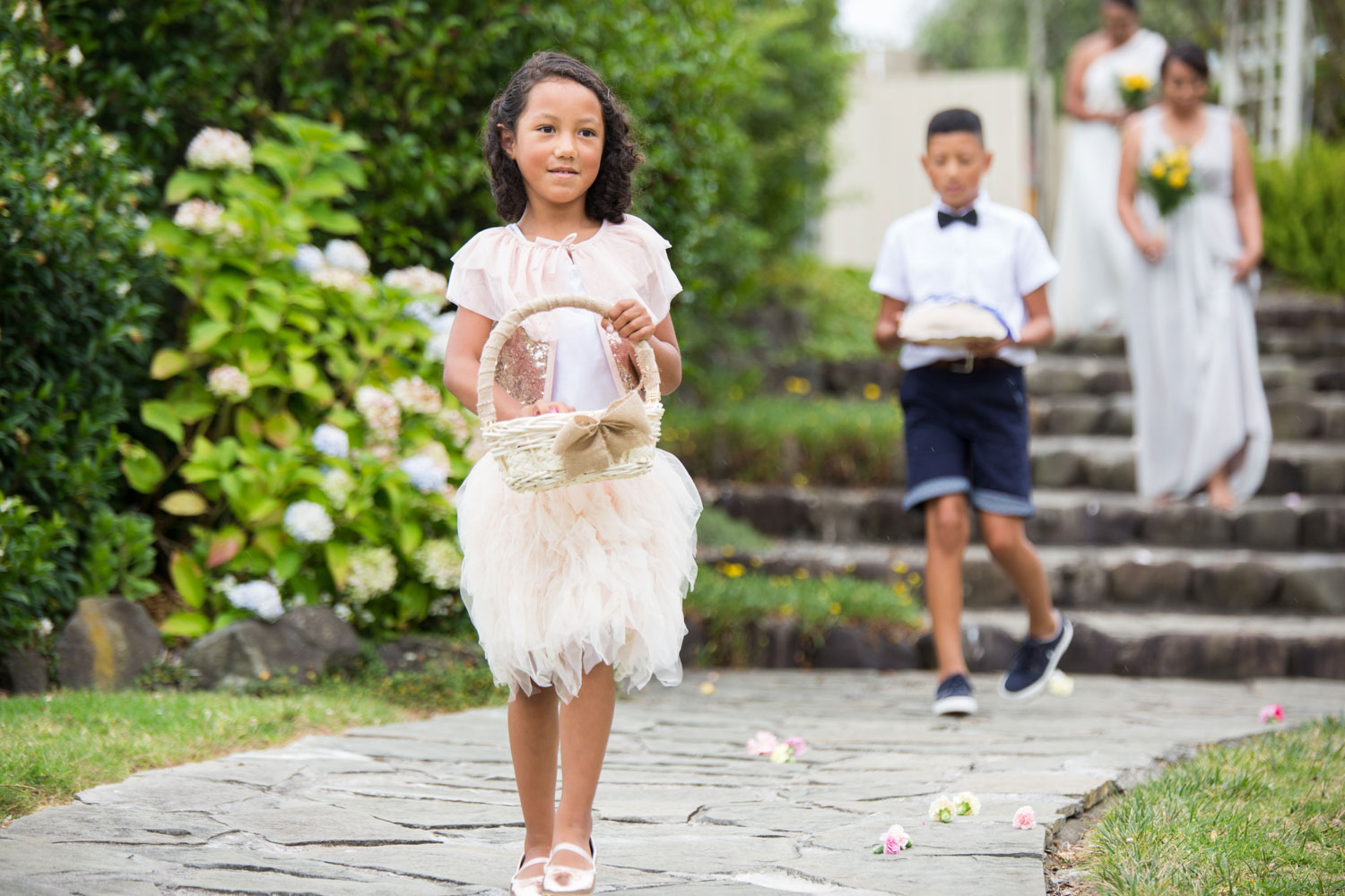 gracehill auckland wedding flower girl arrive at venue