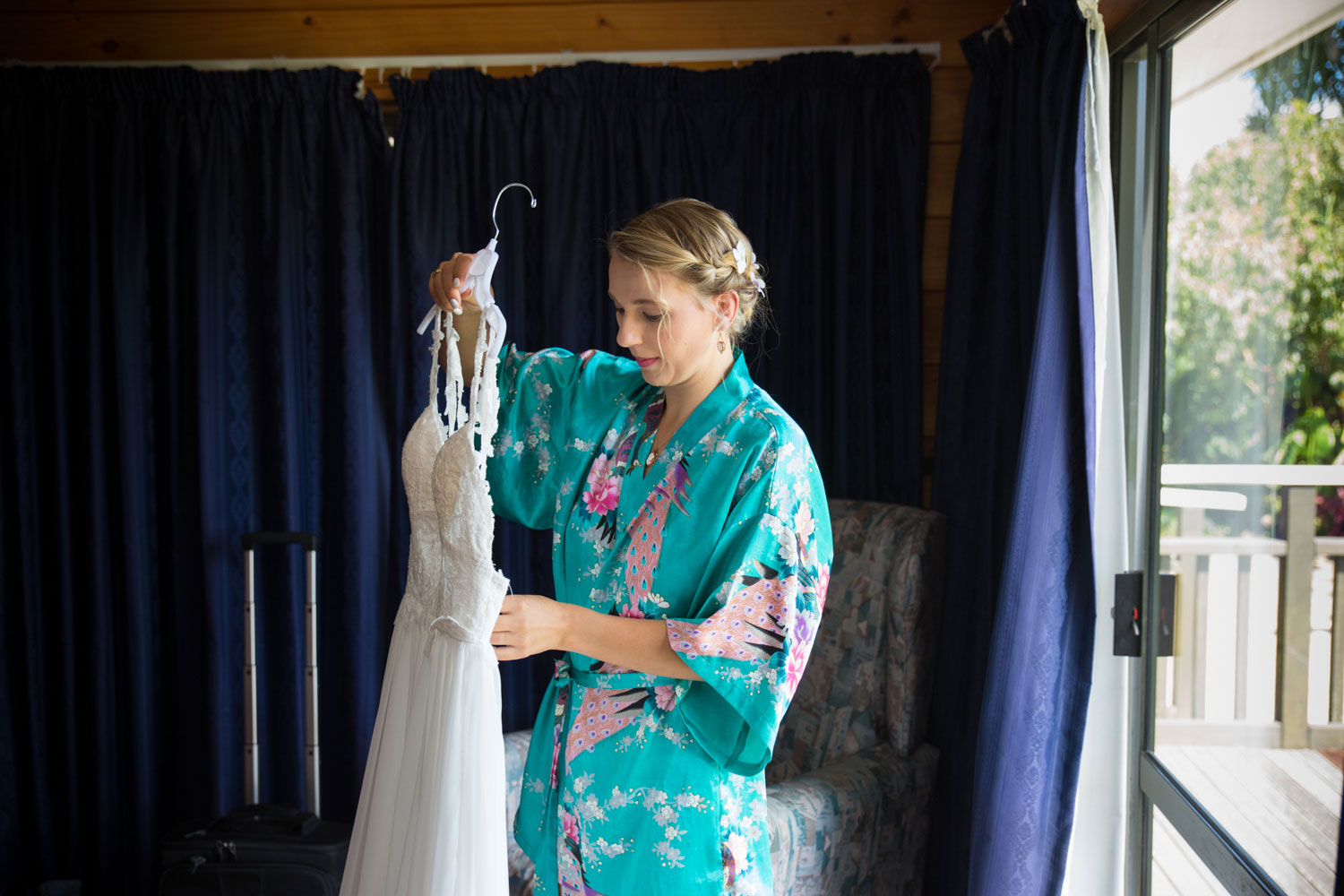 new zealand wedding bride and her dress