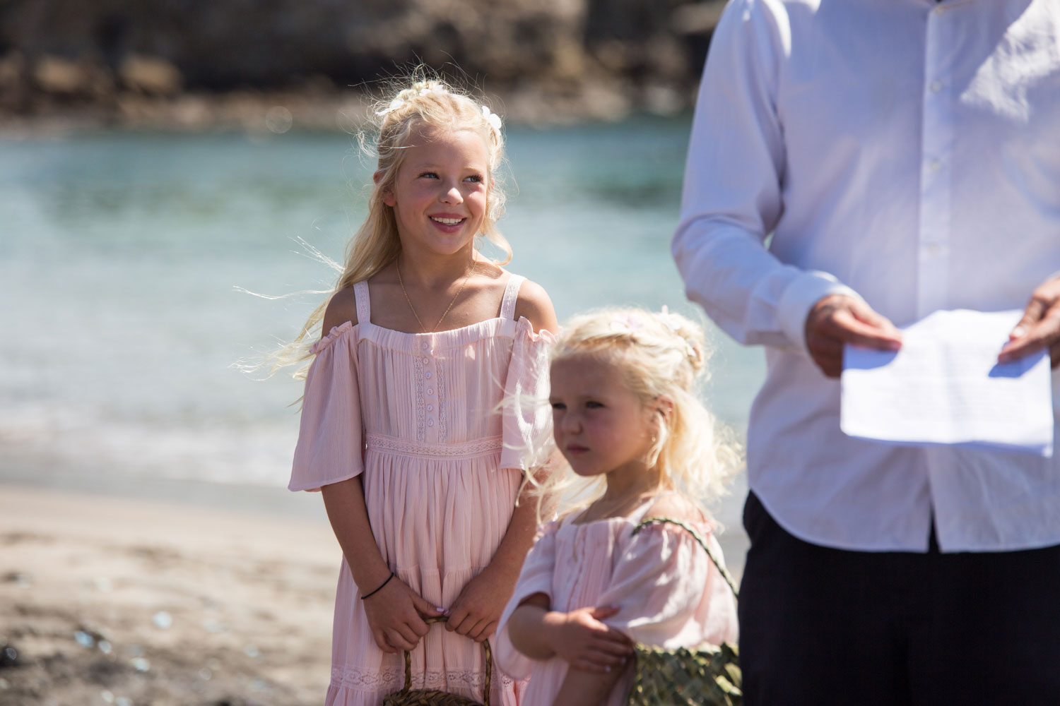 beach wedding photos flowergirls smiling