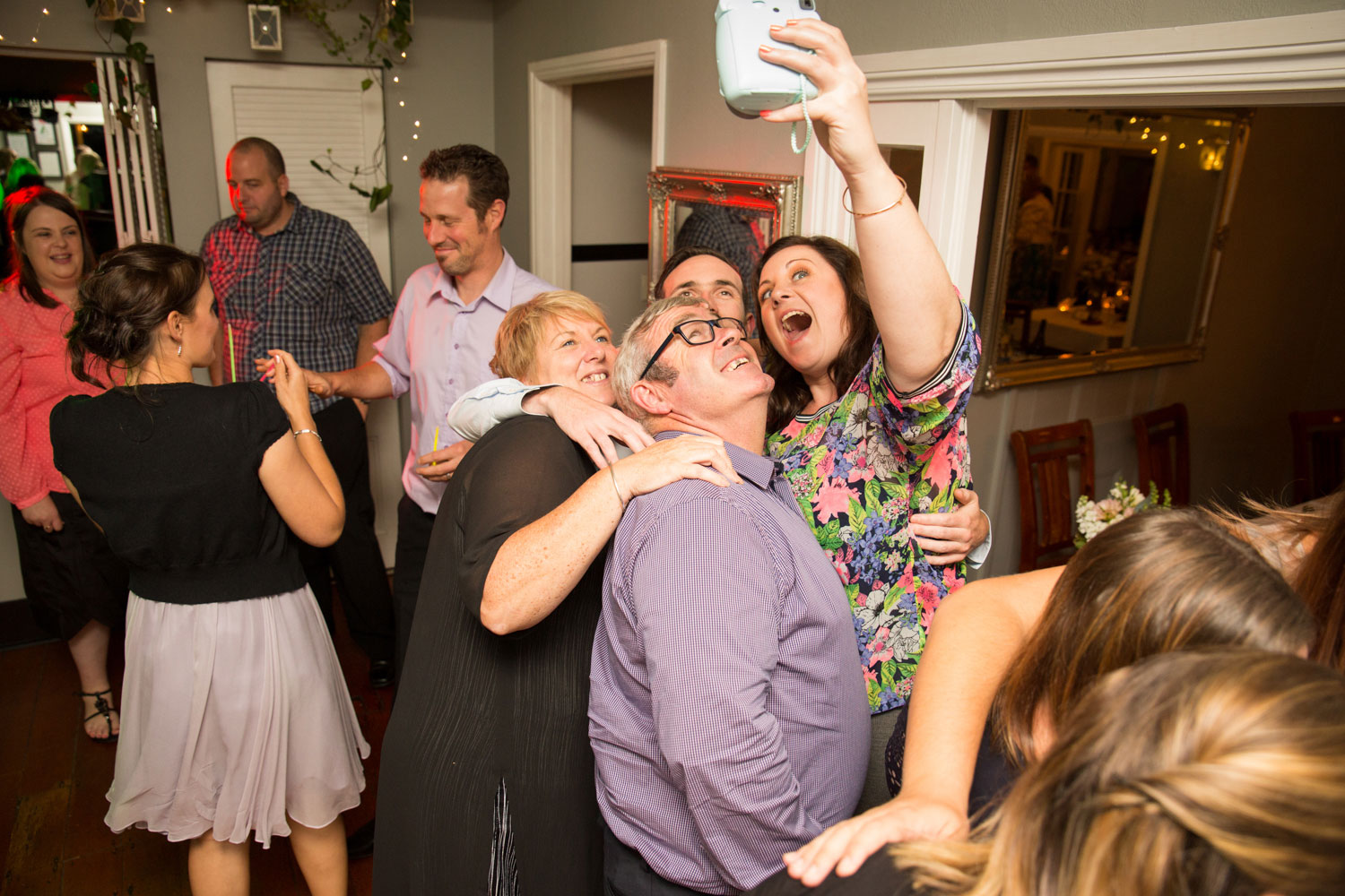 wedding photography auckland guests selfie