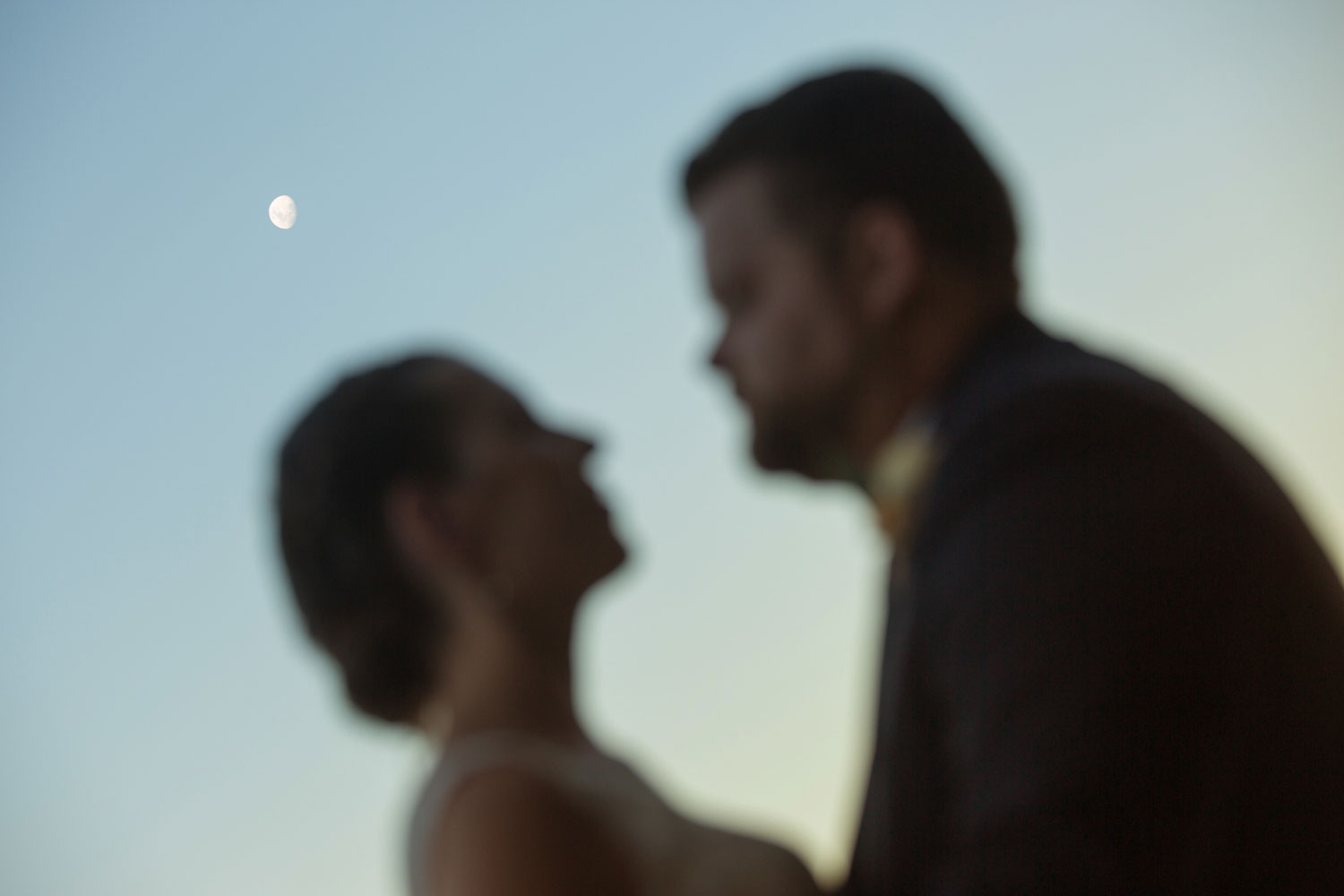 wedding photographer auckland couple and the moon