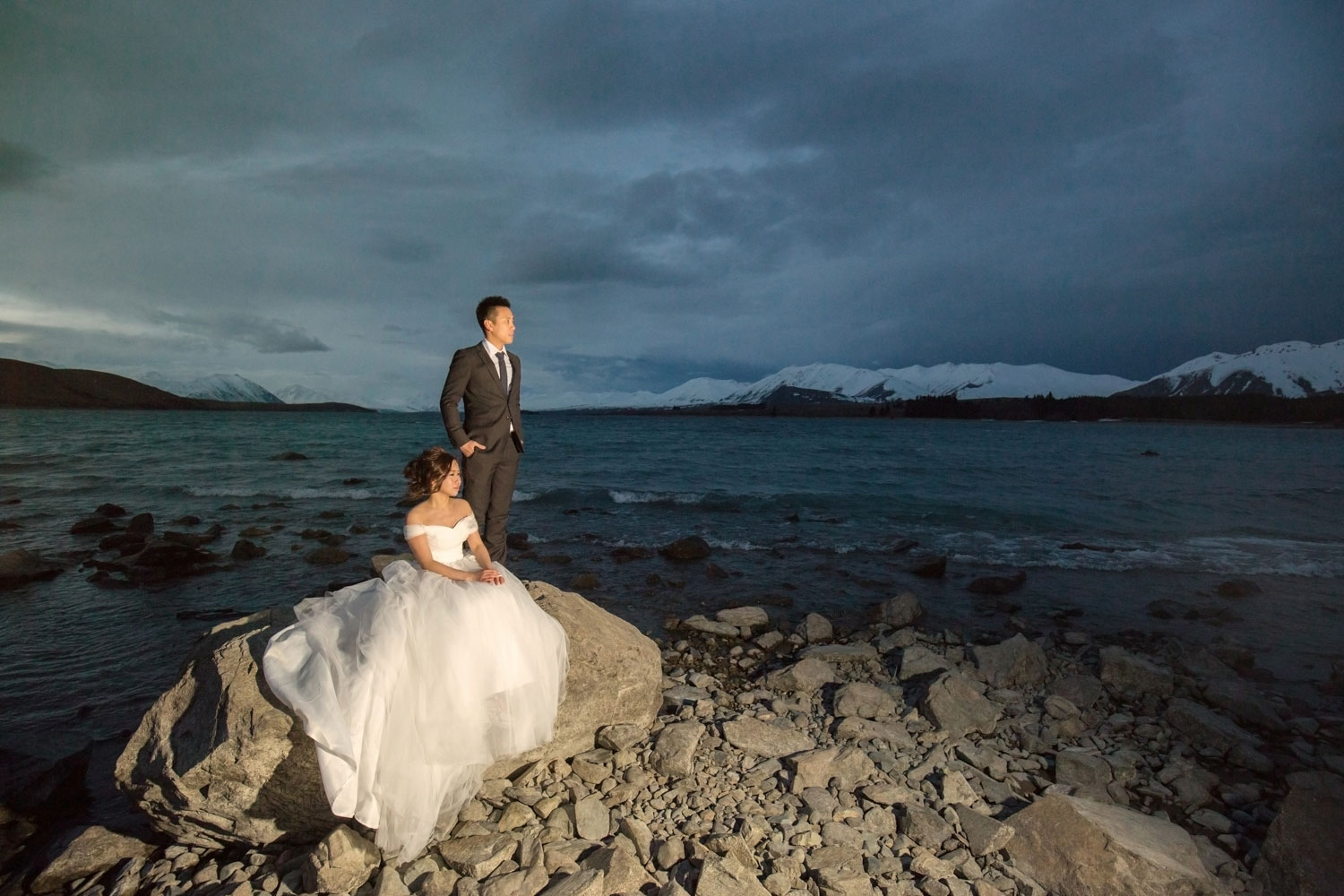 new zealand pre-wedding photo shoot lake tekapo