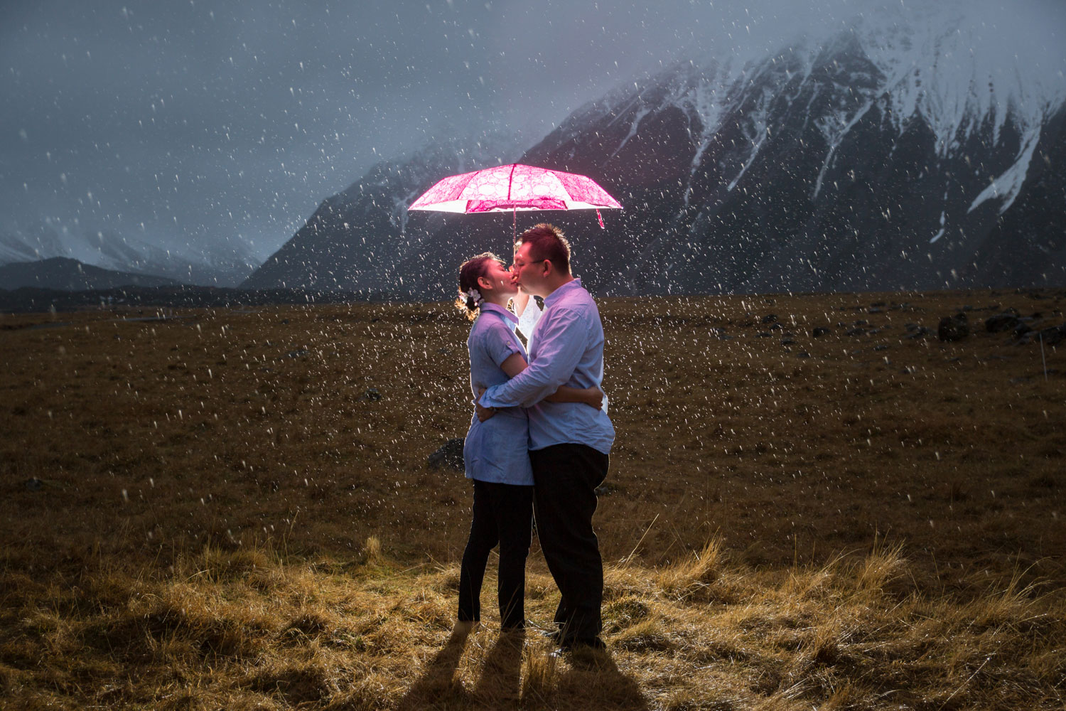 south island prewedding photo in the rain