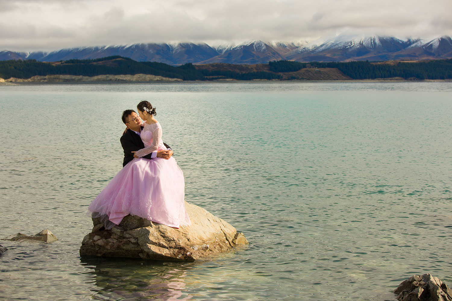 new zealand pre-wedding photo on lake