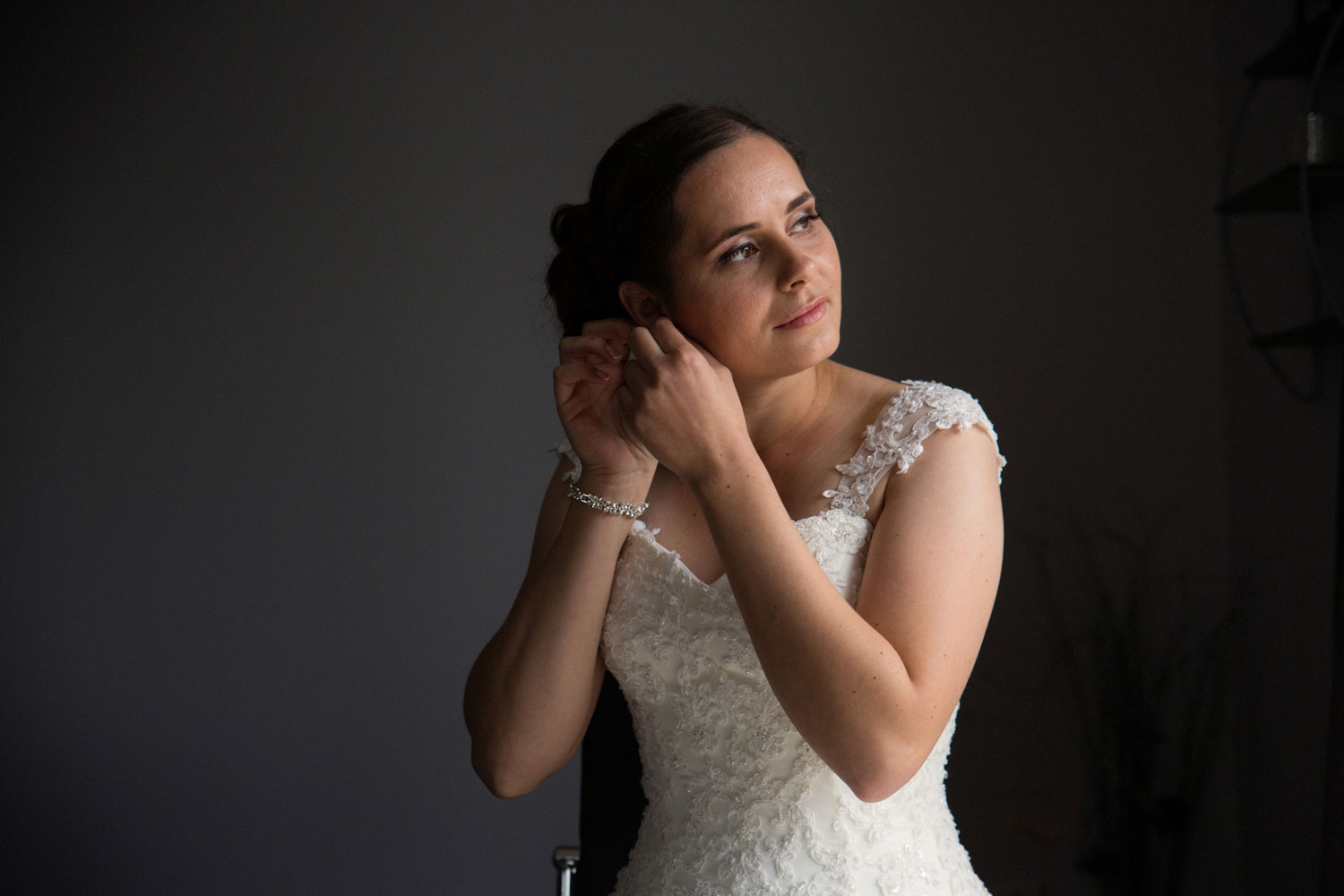 auckland wedding bride getting ready