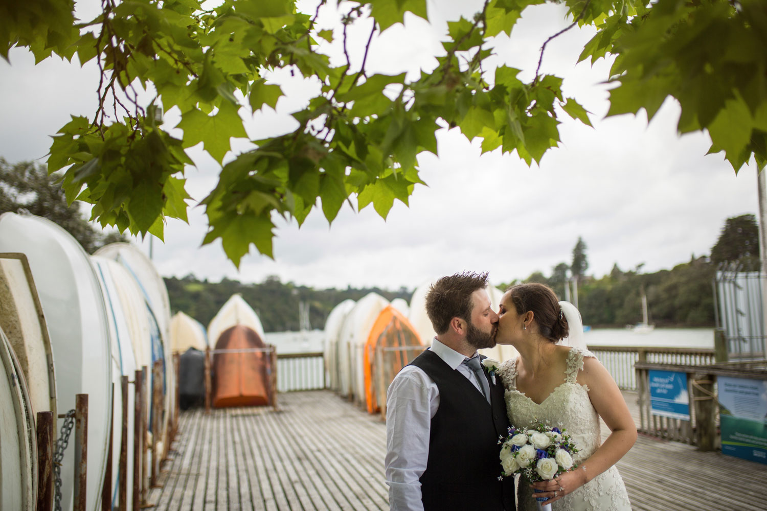 auckland wedding couple kiss