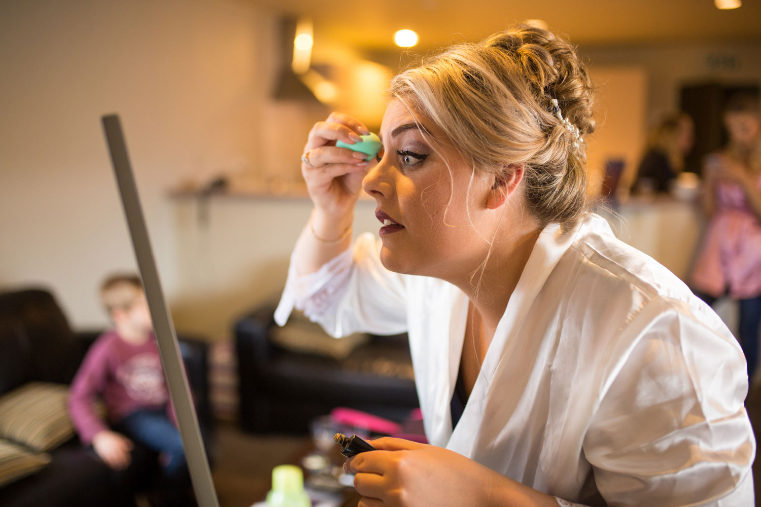 hamilton wedding bride looking at the mirror