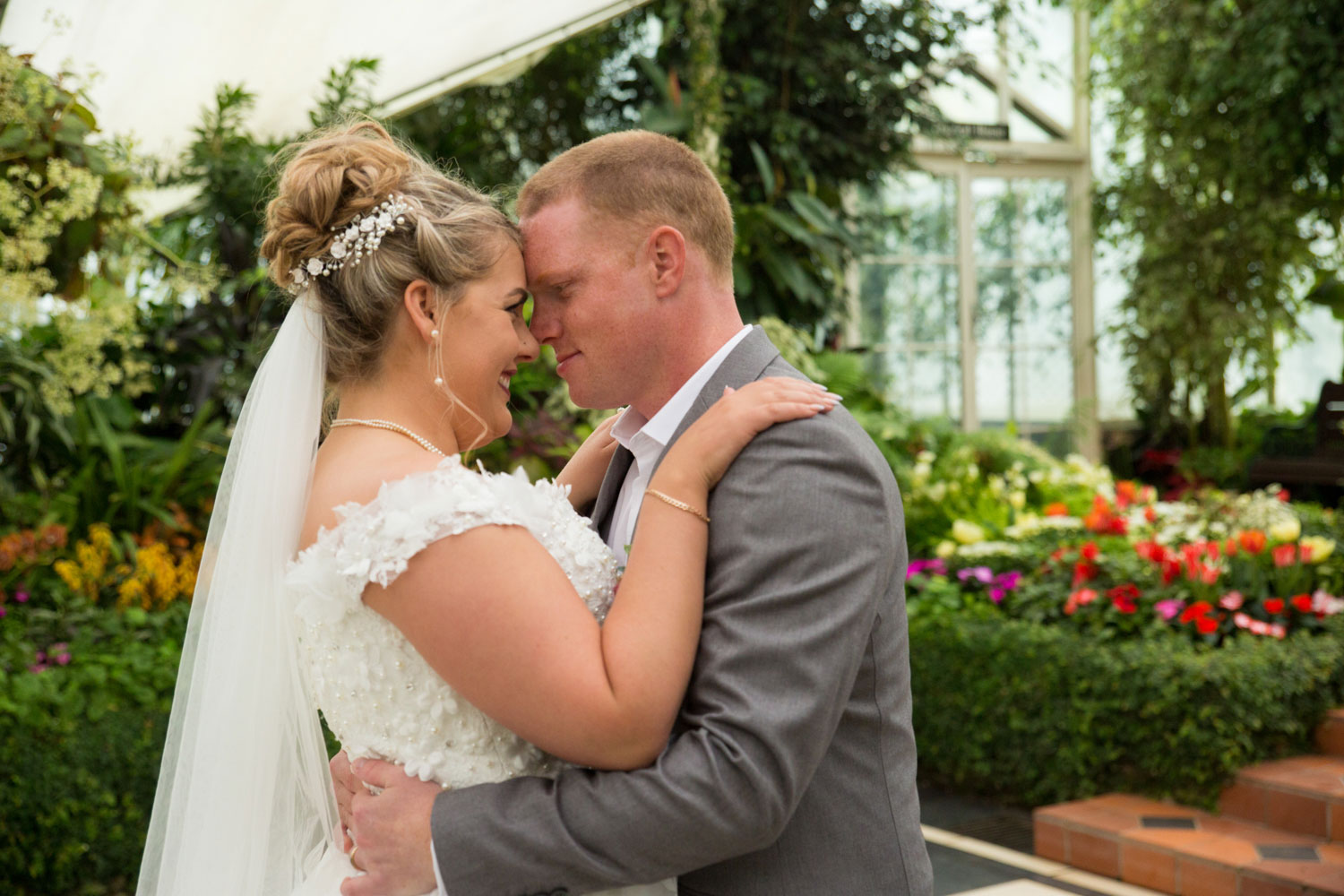 hamilton wedding couple photo at hamilton garden