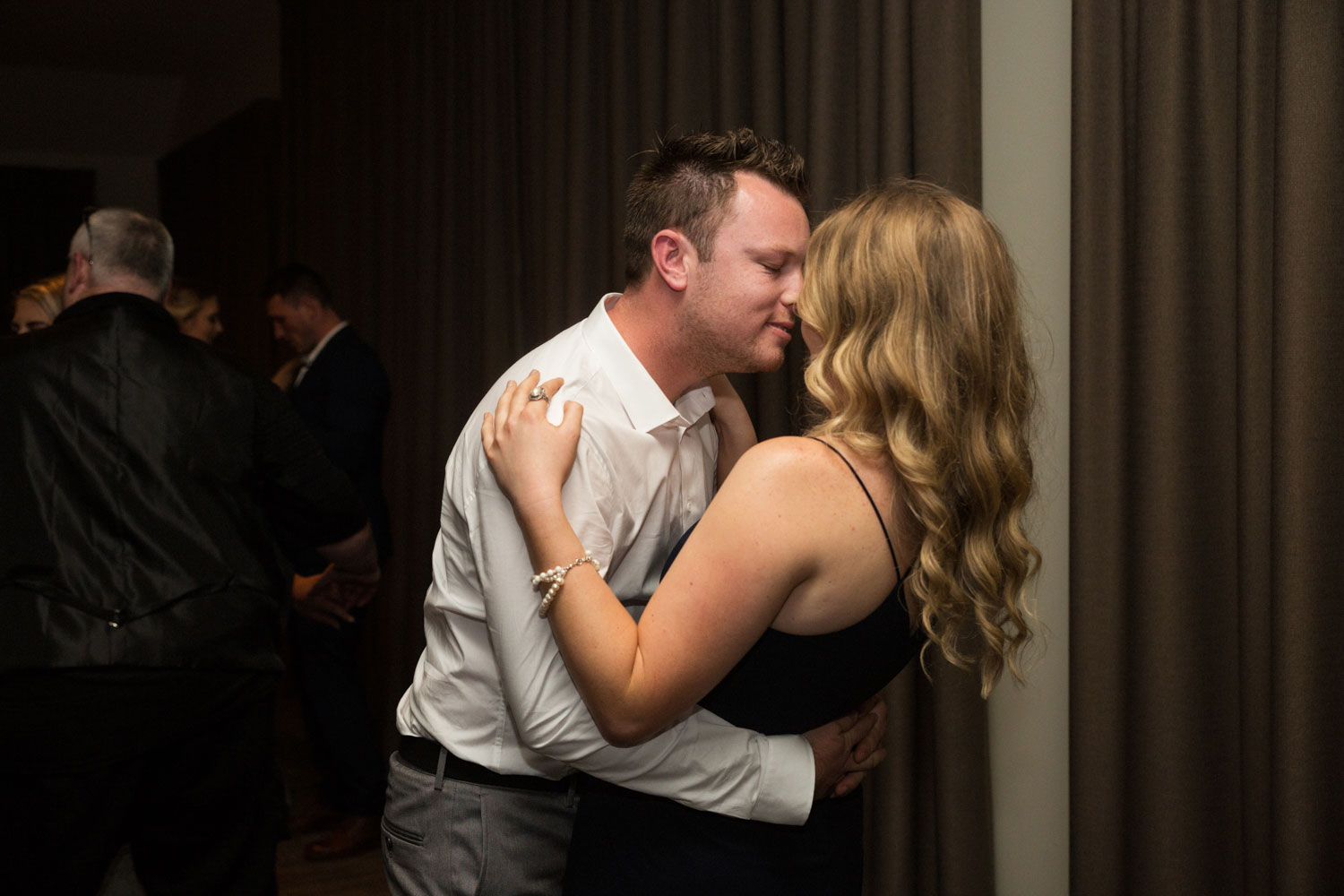 hamilton wedding bestman having a dance