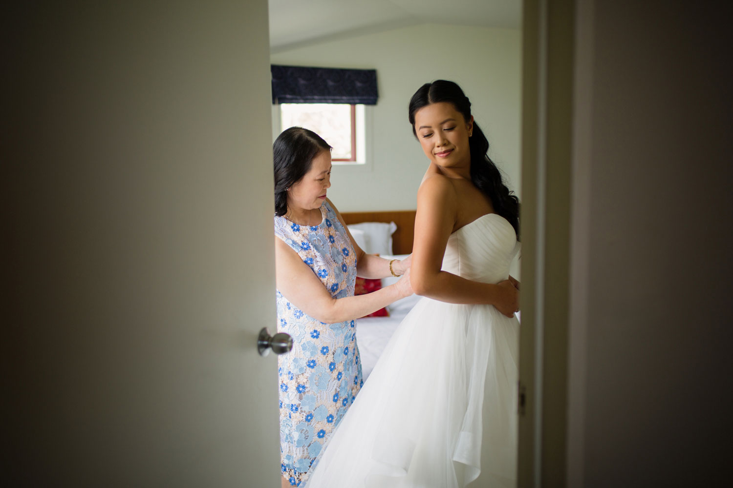 castaways waiuku wedding mother helping with bride dress