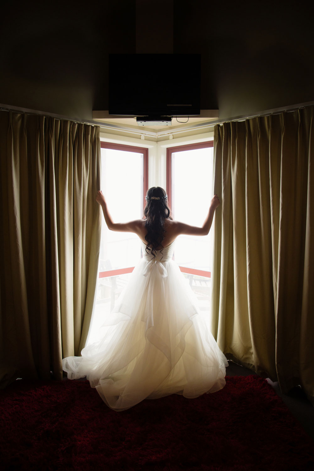 castaways waiuku wedding bride solo portrait