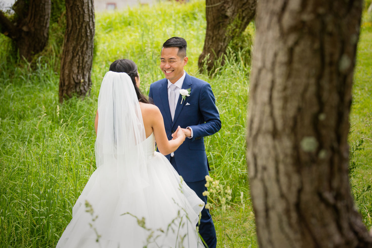 castaways waiuku wedding couple first look