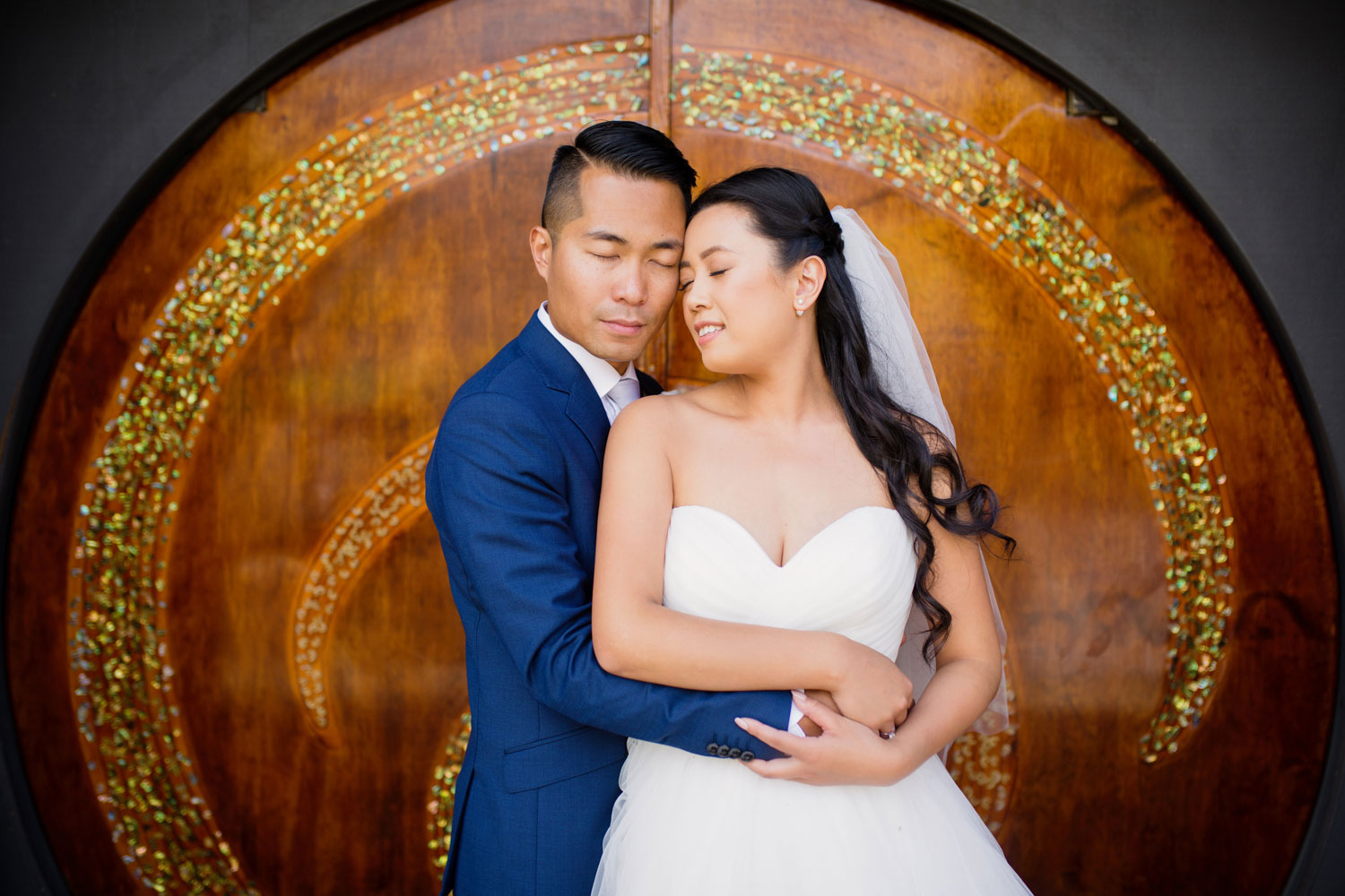 castaways waiuku wedding bride and groom portrait