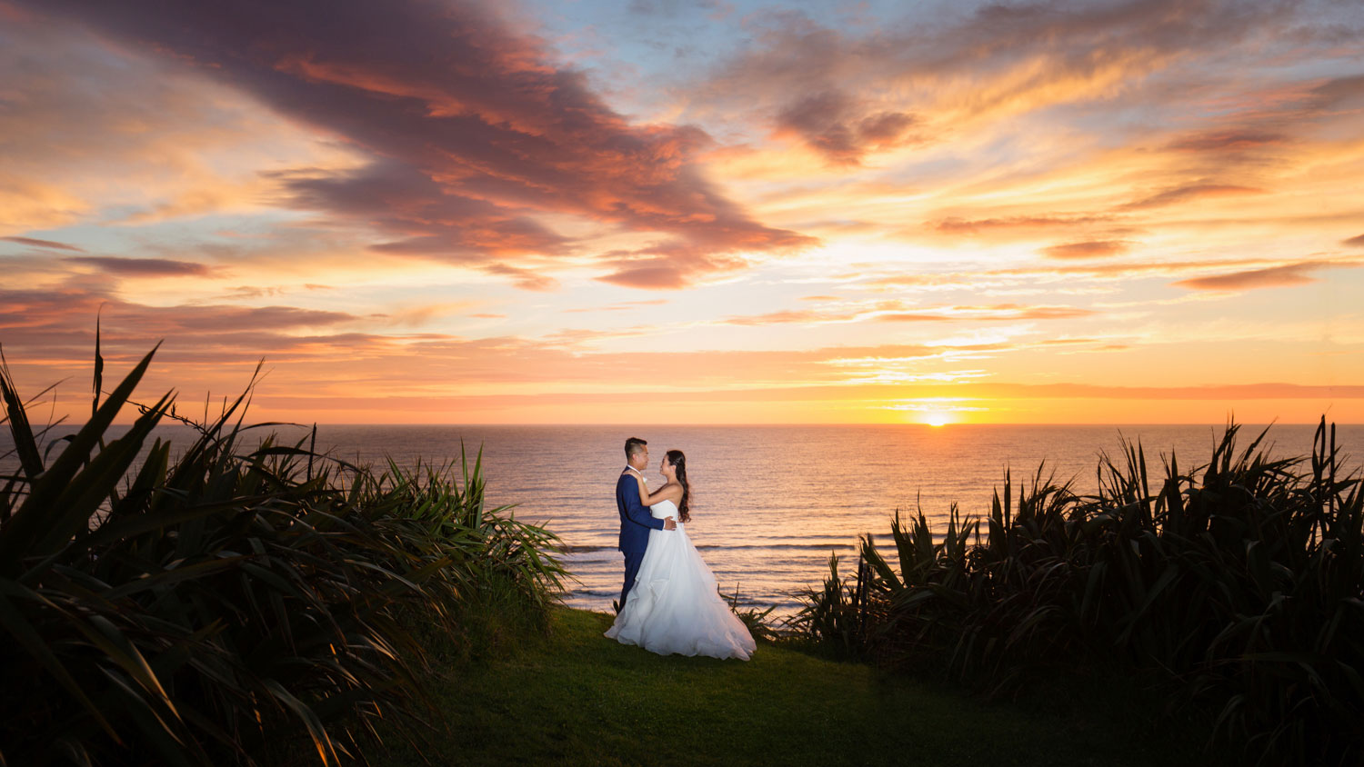 castaways waiuku wedding bride and groom enjoying the sunset