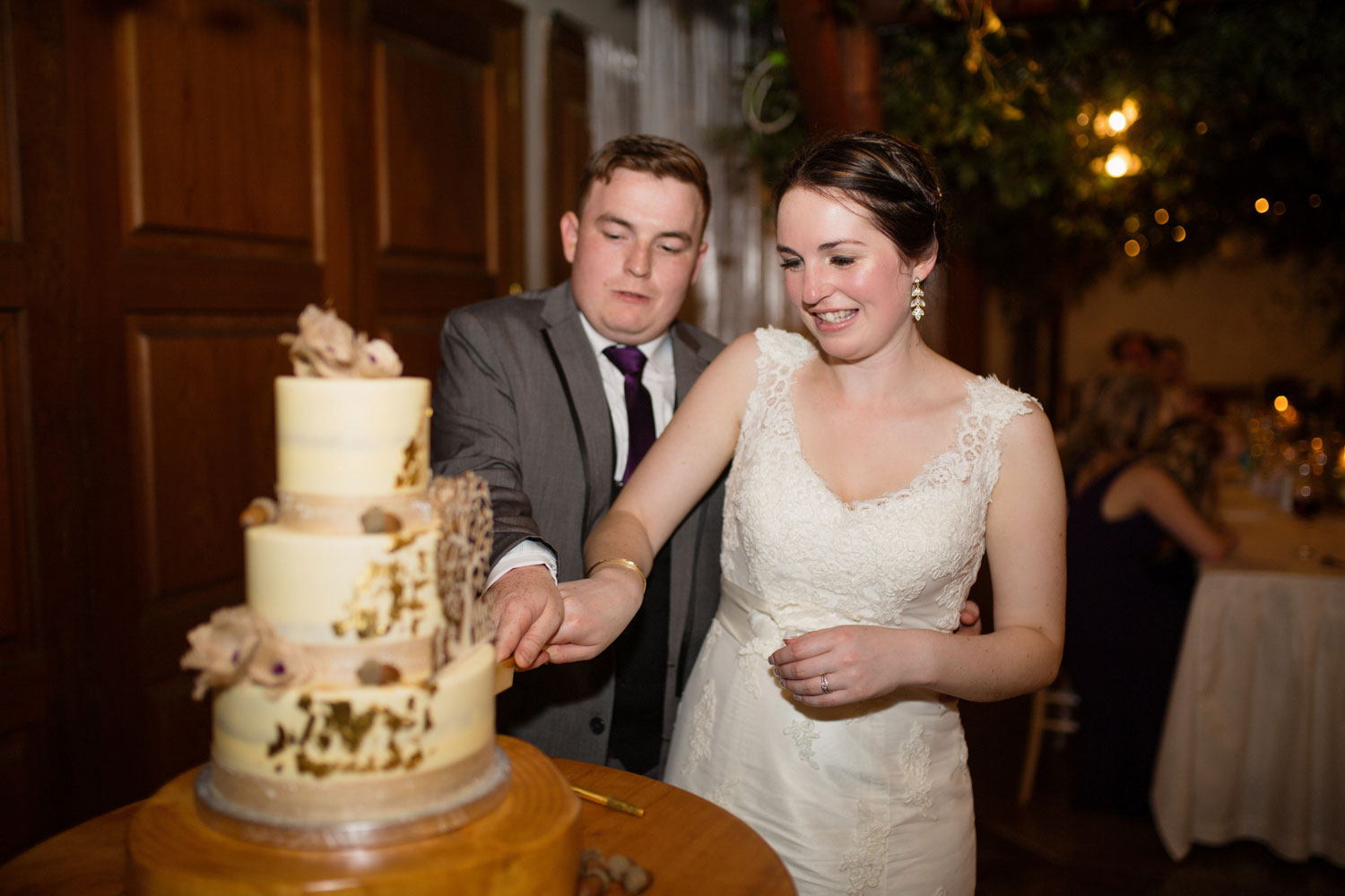 wedding cake cutting