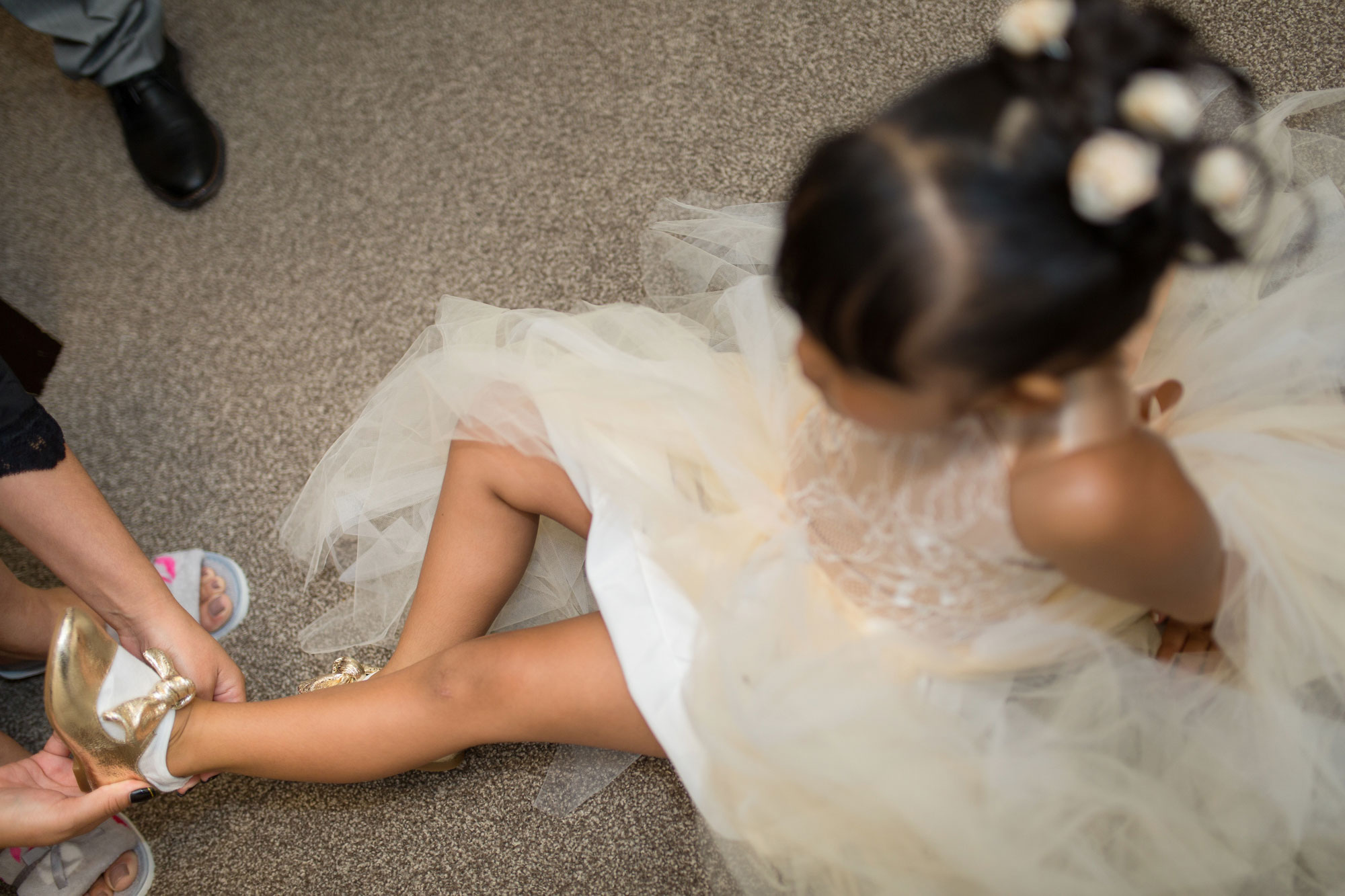 flower girl getting ready