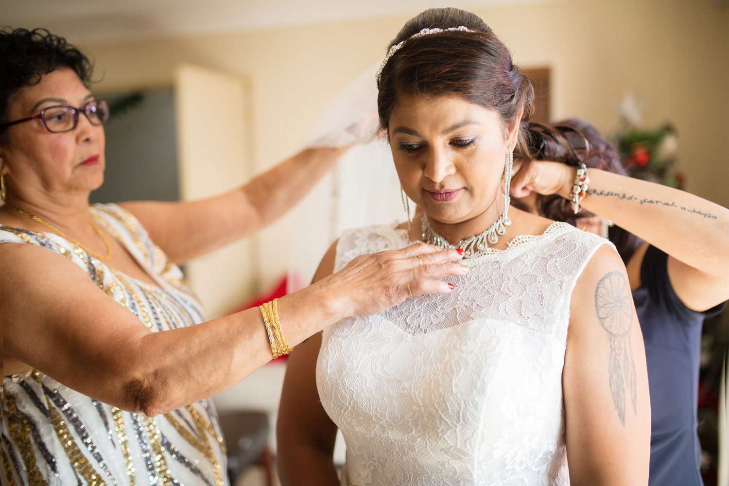 bride putting on veil