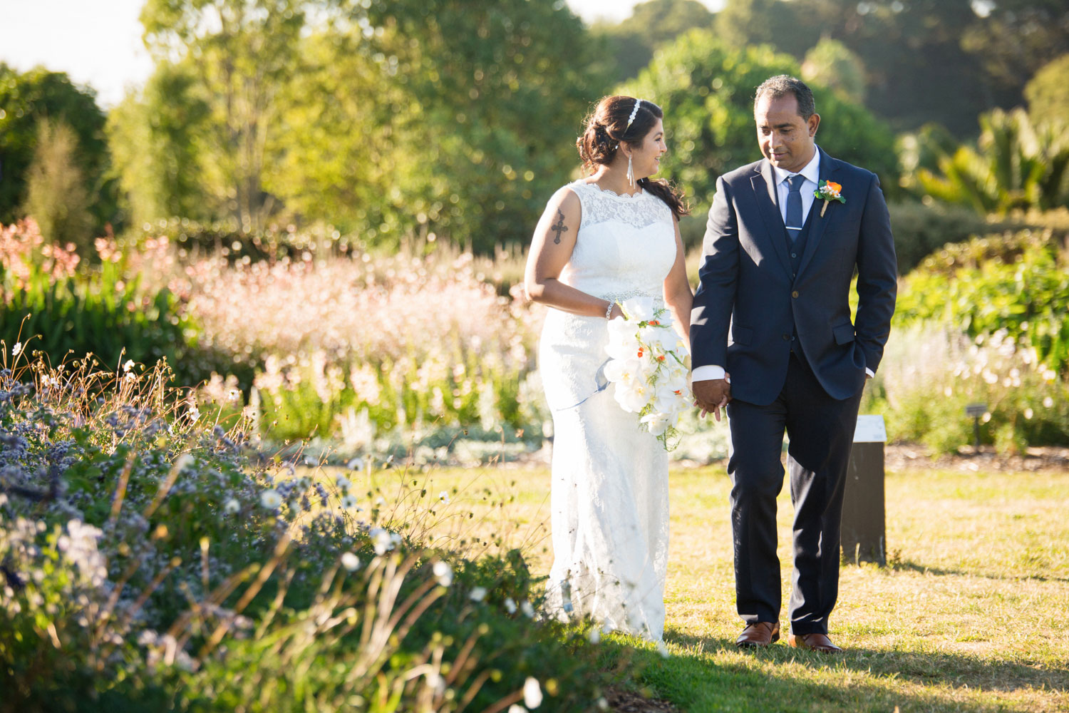 auckland botanic garden bride and groom