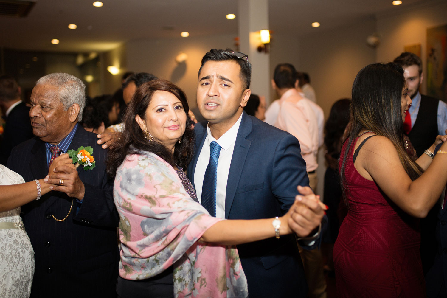 wedding guests first dance