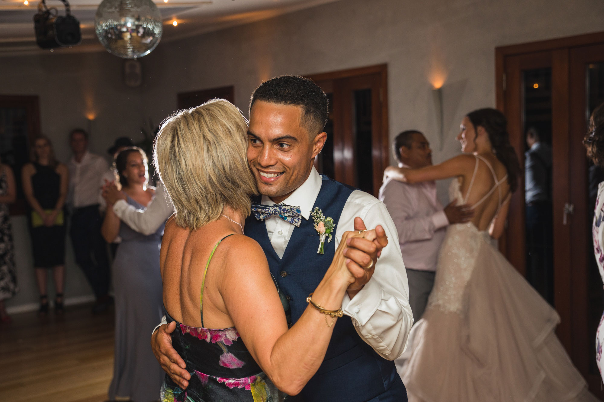 groom and mother dance