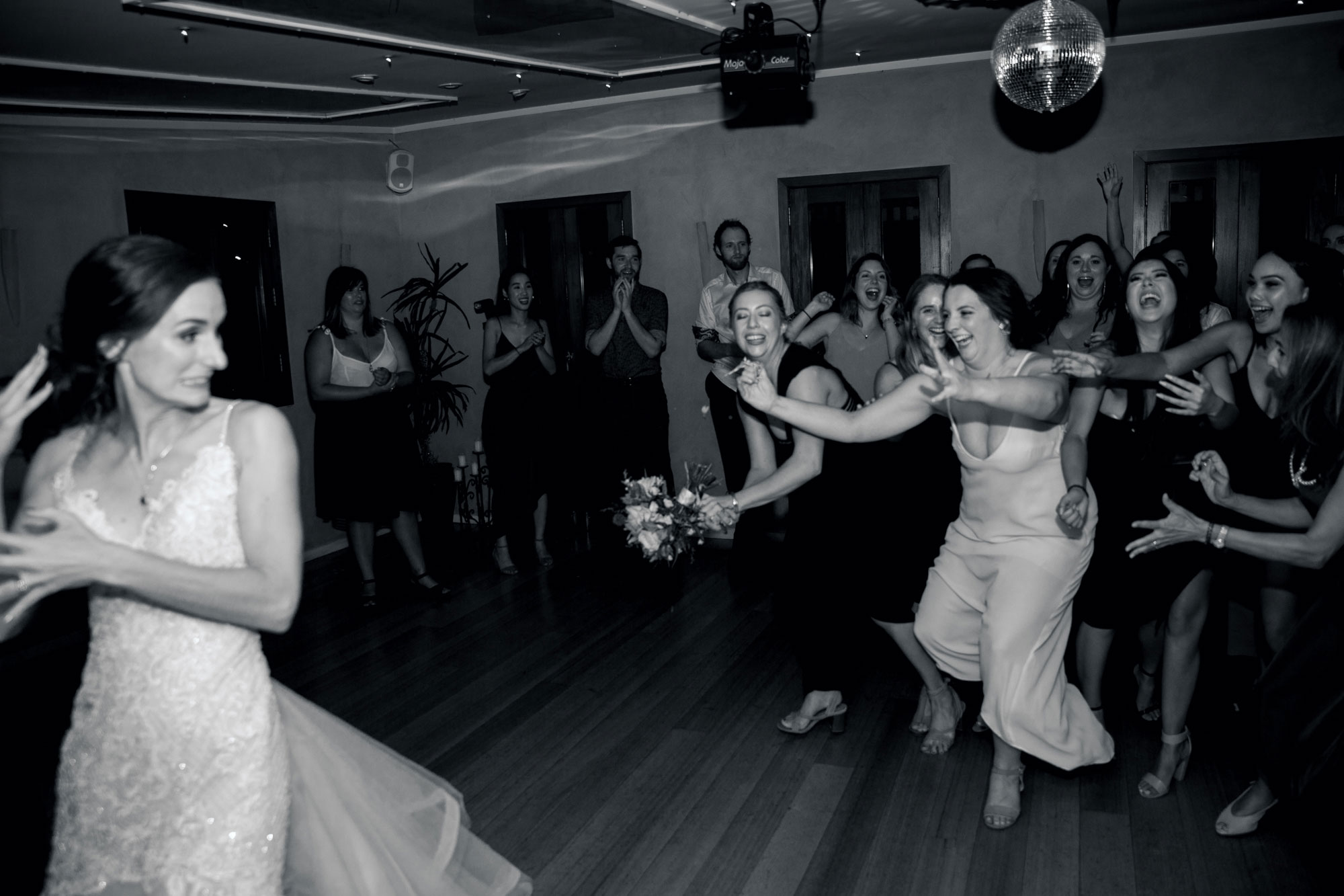 bridal bouquet toss