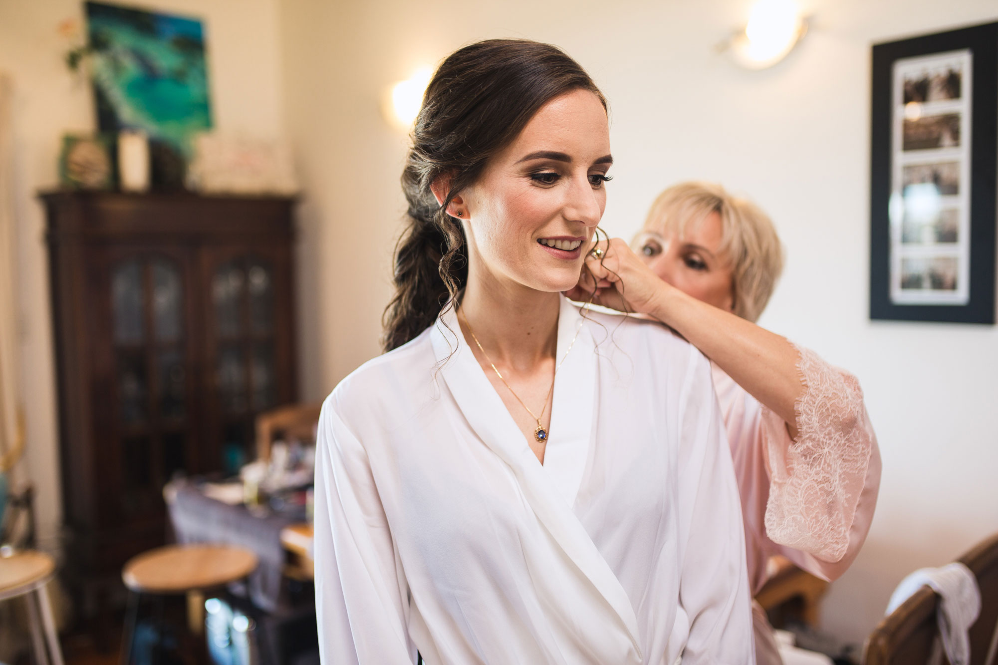 bride and her mother