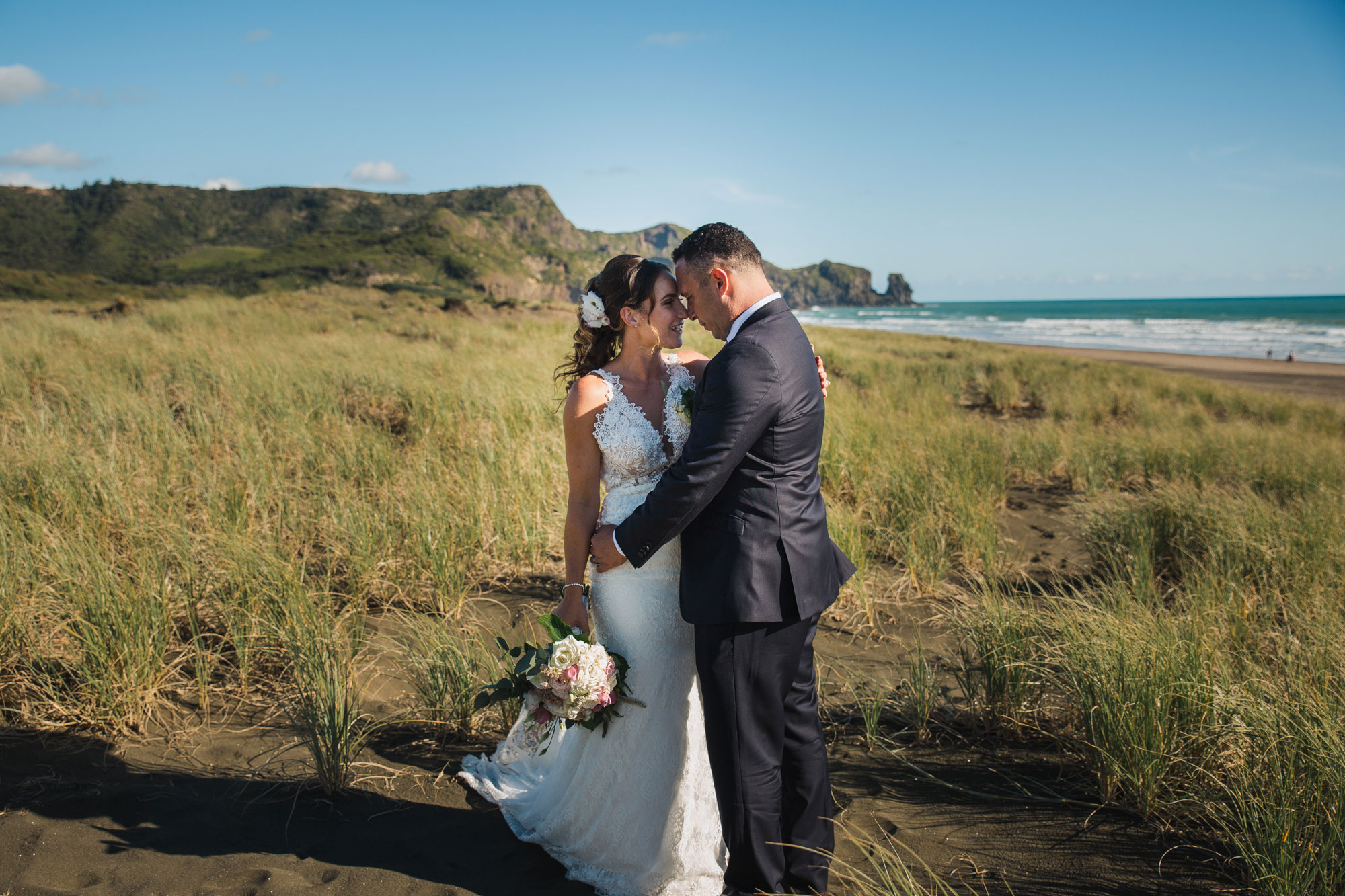 bethells beach bride and groom
