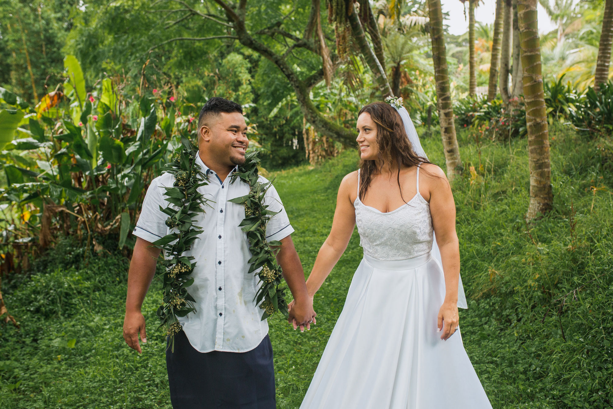 wedding photo couple