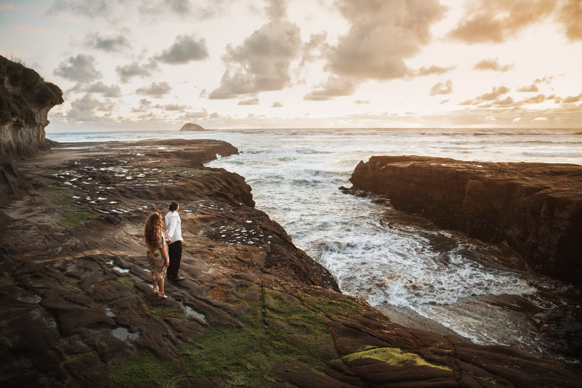 muriwai new zealand couple photo shoot