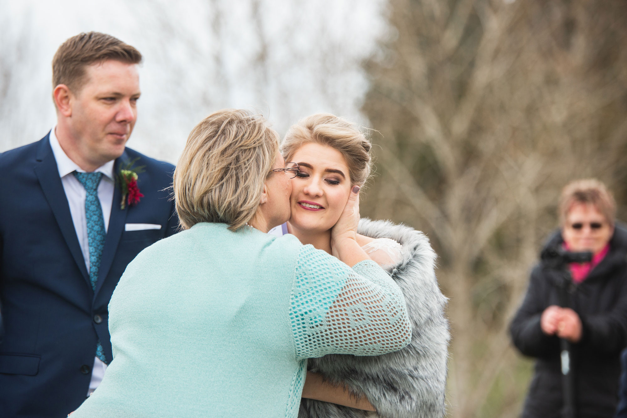 bride and mother hug