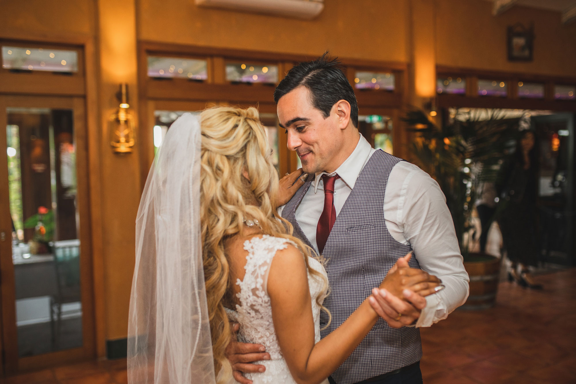 auckland wedding couple first dance