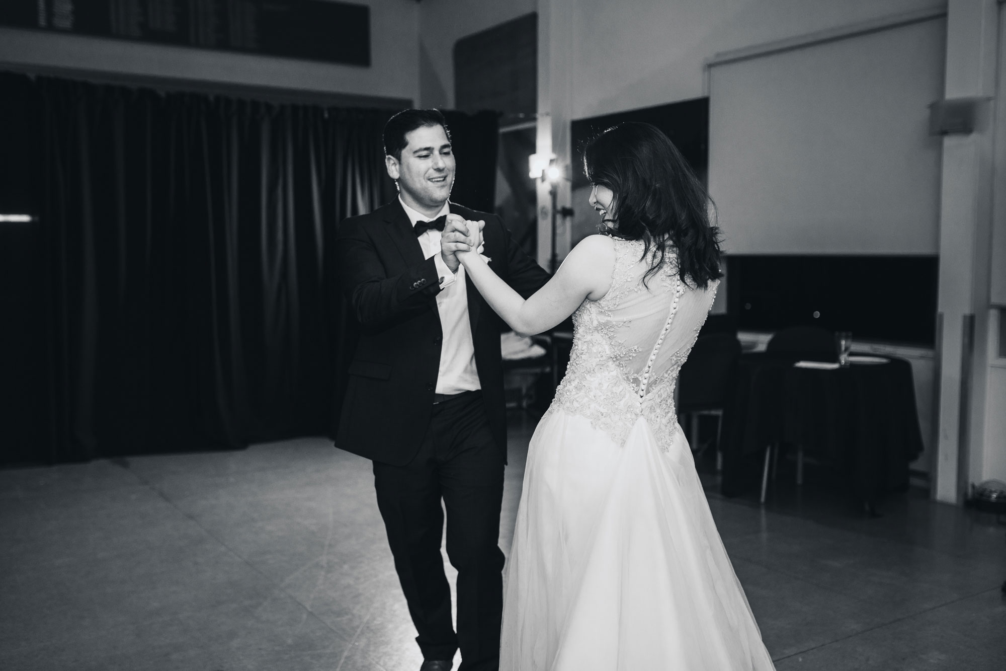 auckland wedding couple first dance